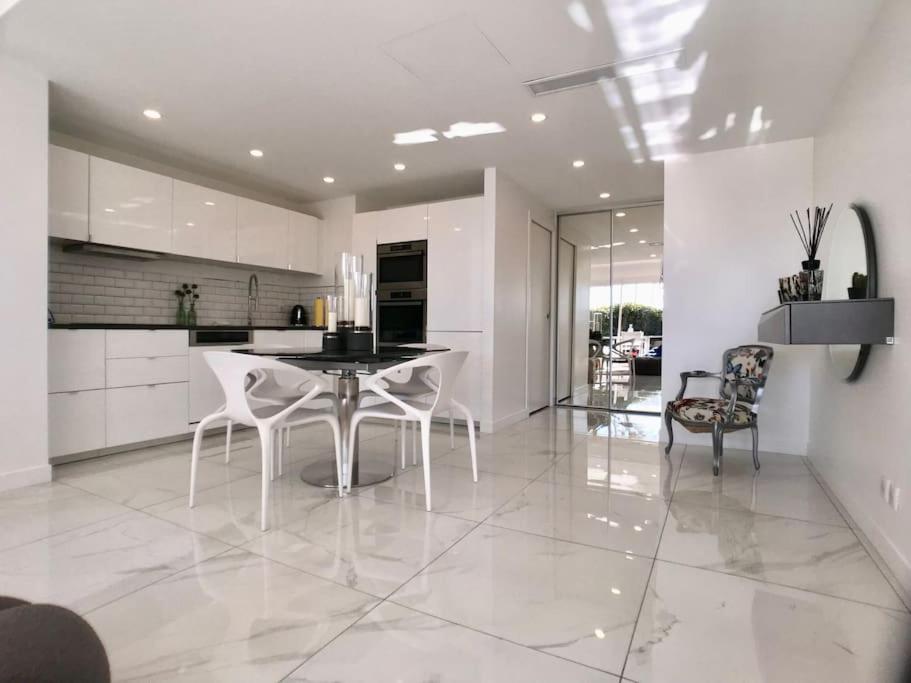 Palais Napoléon Seafront Luxury flat Golfe Juan view 2