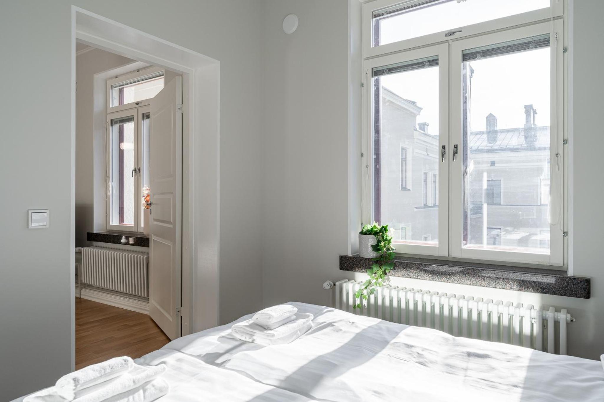 Renovated 1BR at Main Square - Sauna & Parking view 4