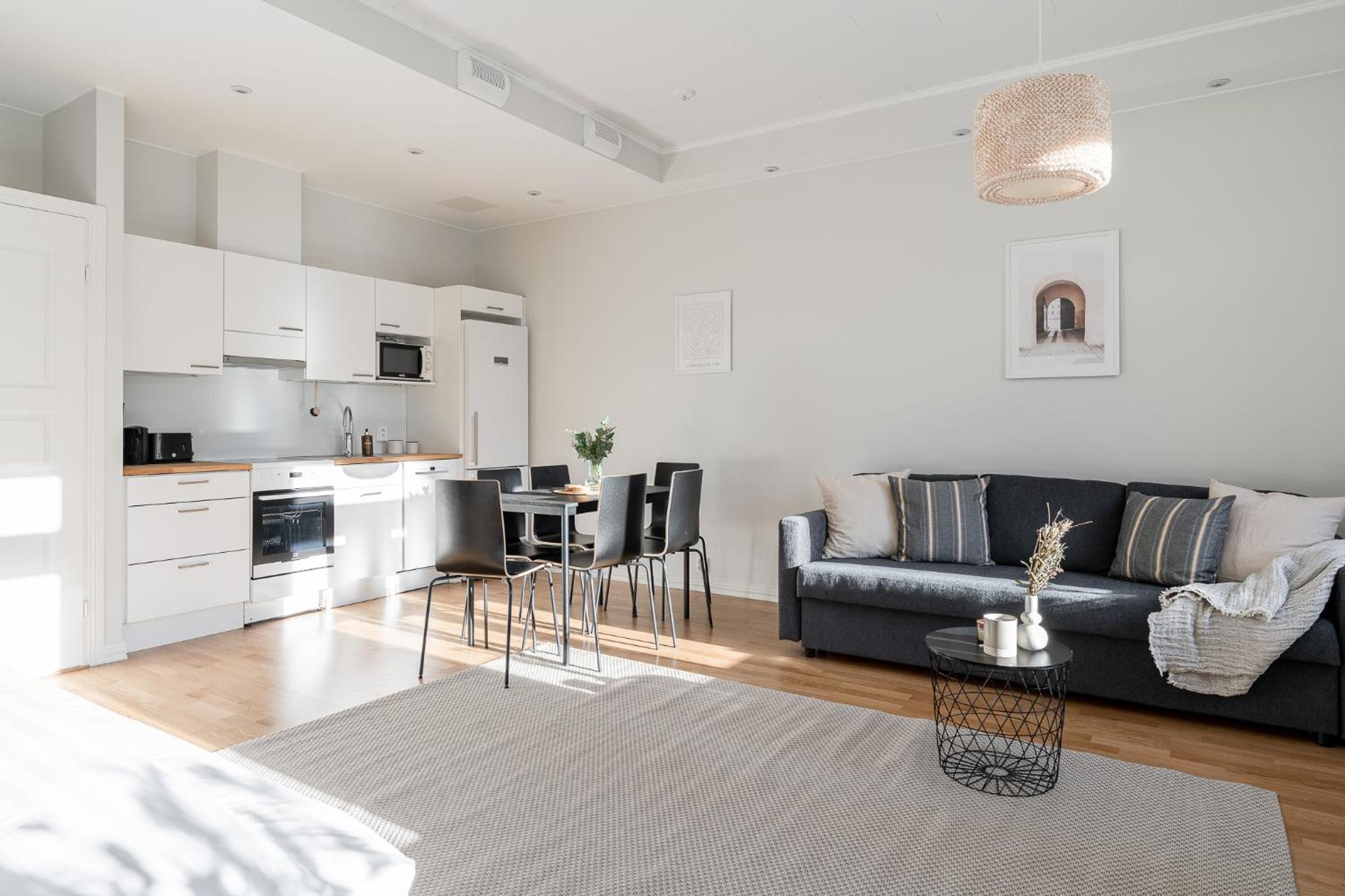 Renovated 1BR at Main Square - Sauna & Parking view 2