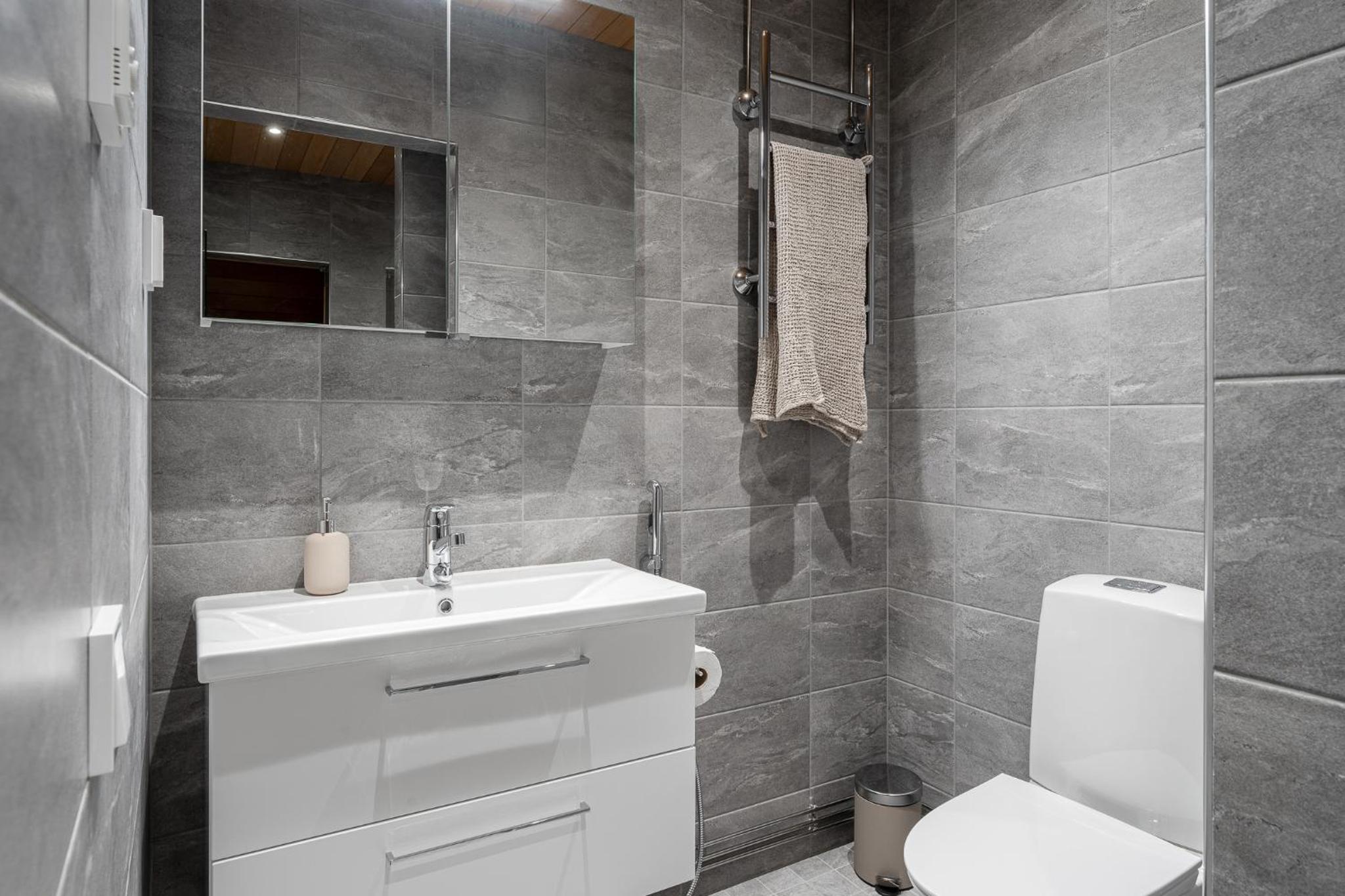 Renovated 1BR at Main Square - Sauna & Parking view 5
