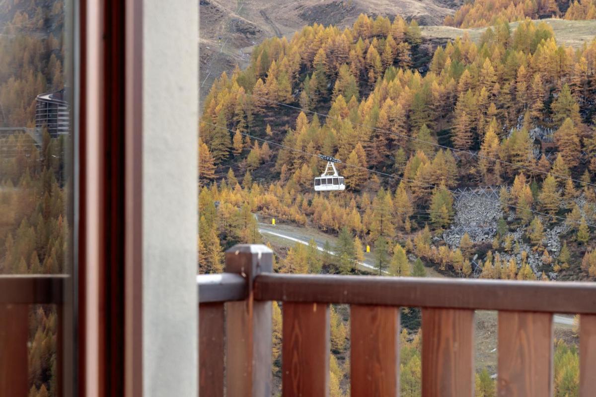 HelloCHALET- Maison Skis Aux Pieds - ski-in with boot warmer and garage view 4