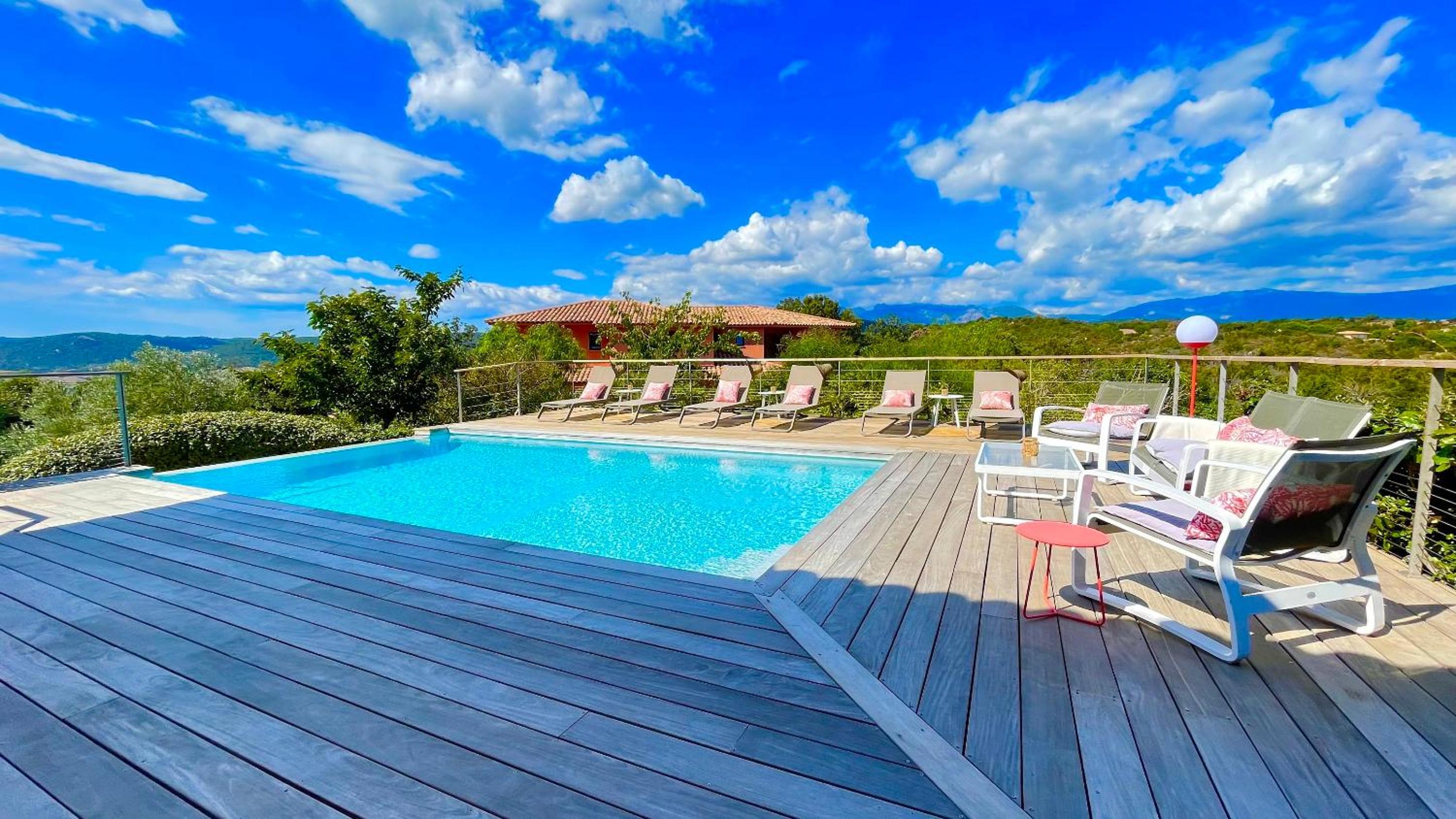 Villa Santa Giulia, vue panoramique sur la mer, 900 m de la plage