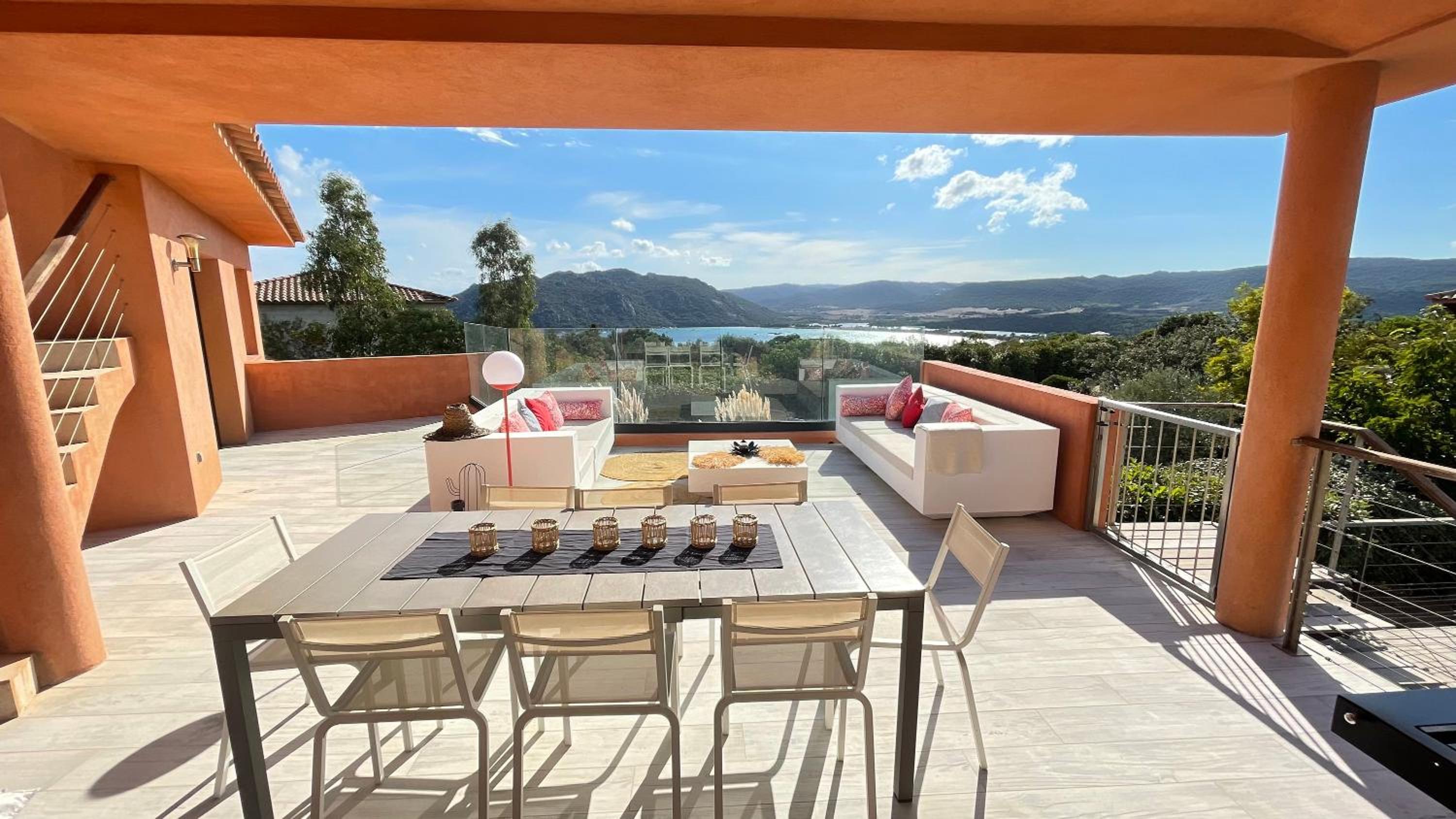 Villa Santa Giulia, vue panoramique sur la mer, 900 m de la plage