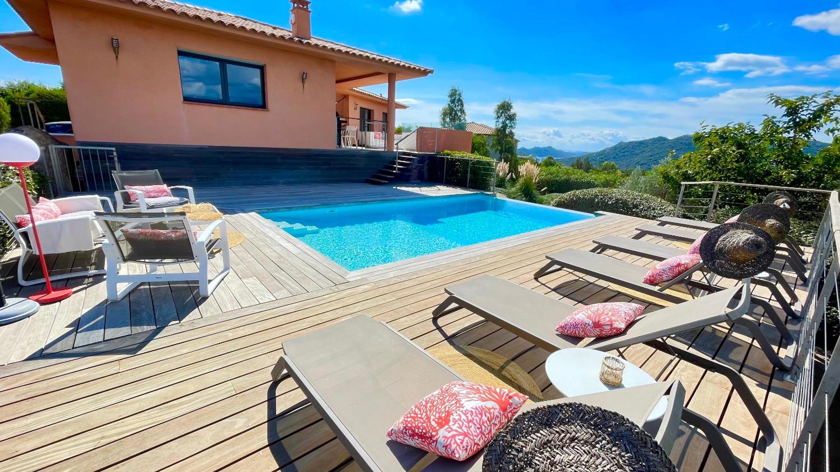 Villa Santa Giulia, vue panoramique sur la mer, 900 m de la plage