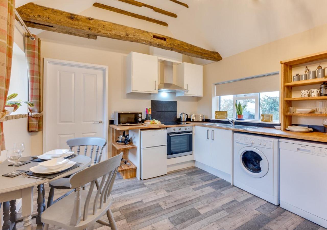 6 Bed in Great Waldingfield oc-ac4 view 4