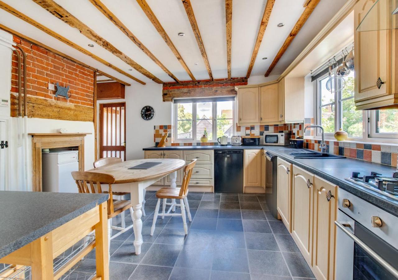 1 Bed in Benhall oc-2bg view 4