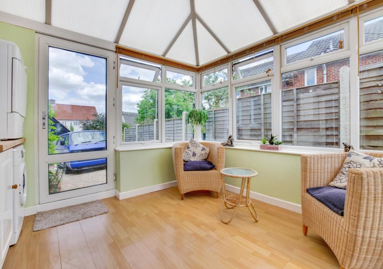 1 Bed in Benhall oc-2bg view 5
