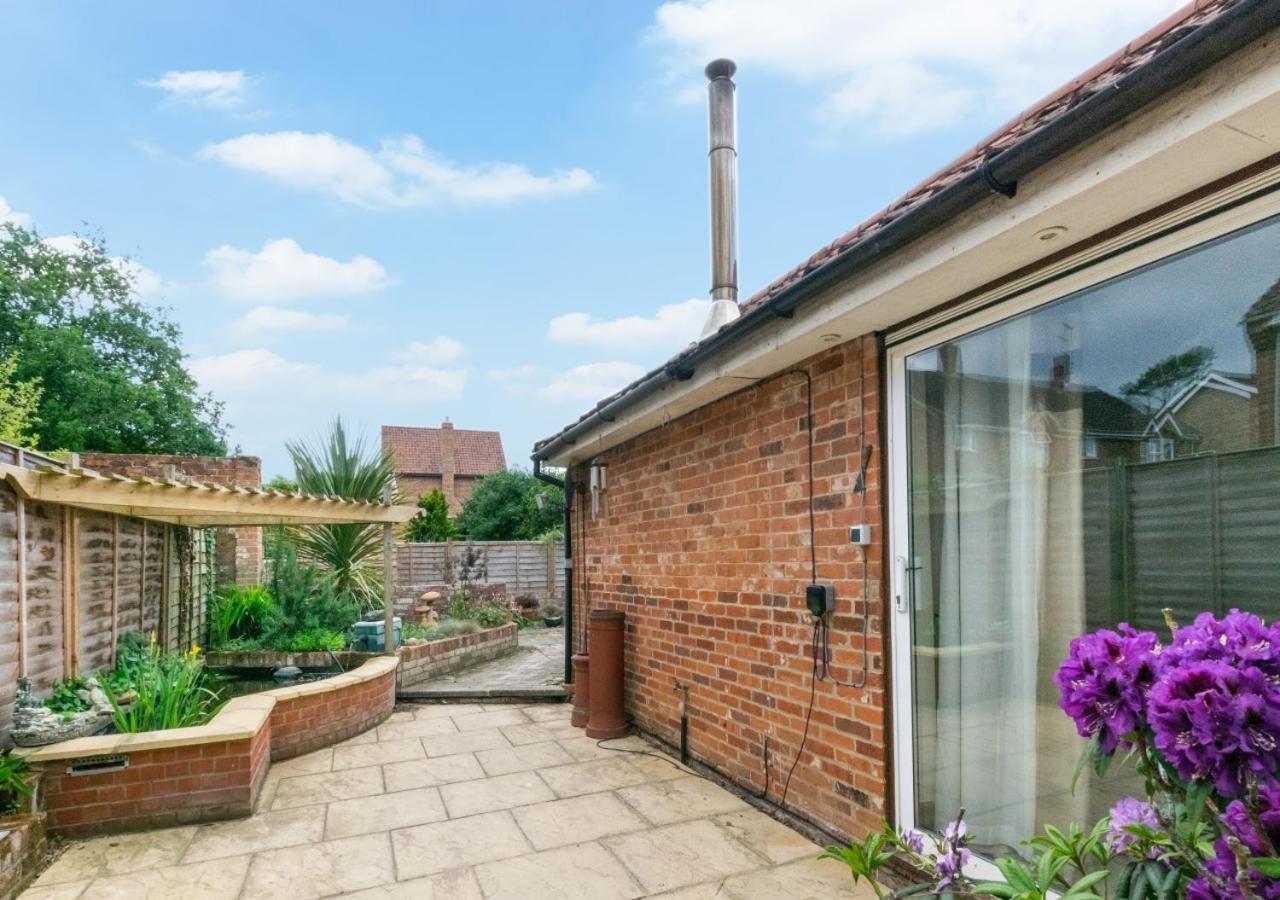 1 Bed in Benhall oc-2bg view 3