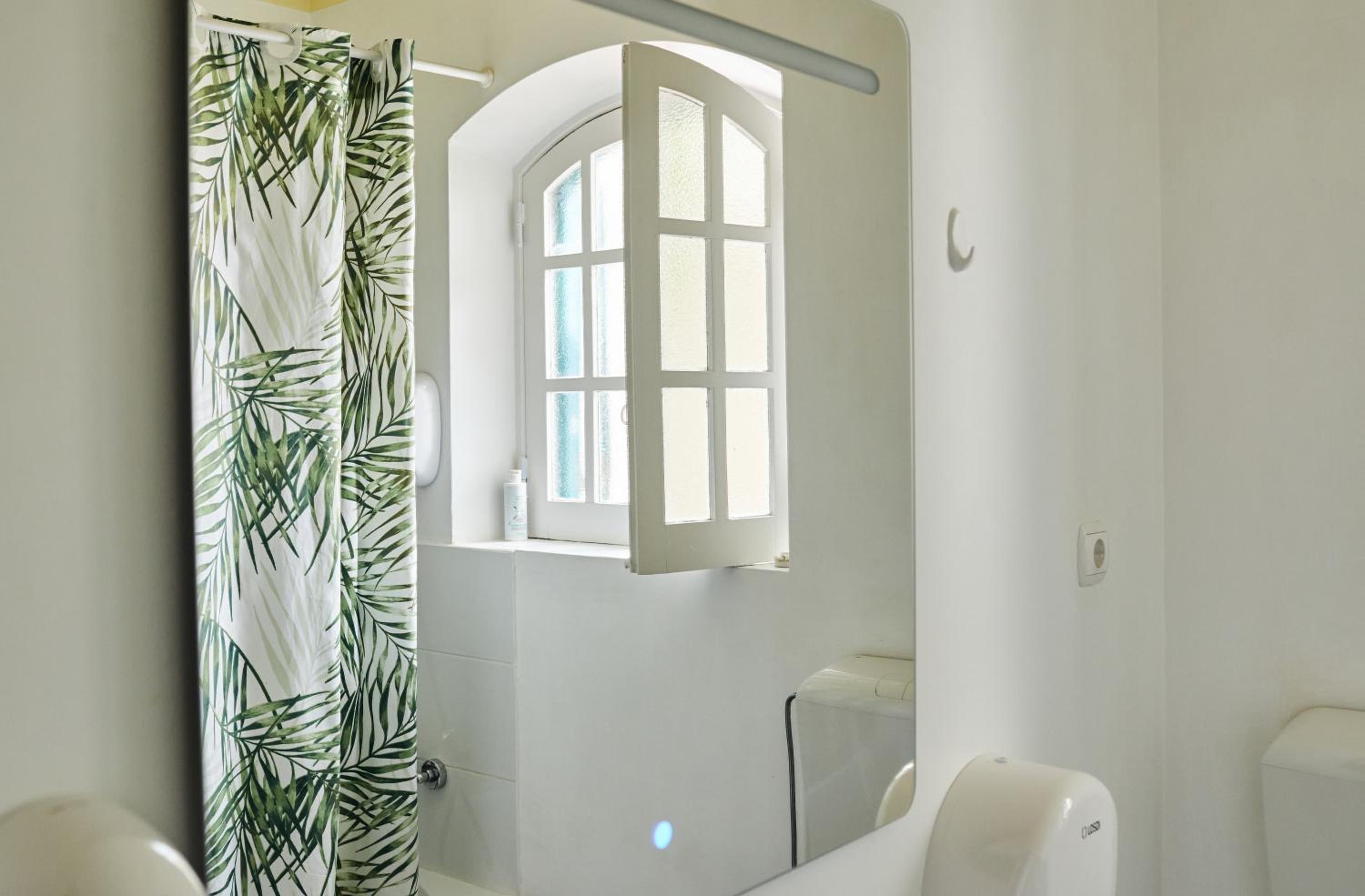 Ljmonade Hostel