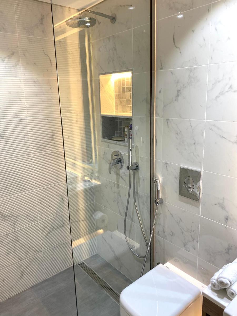 Bright & Relaxing 2 BR Apartment with Easy Access