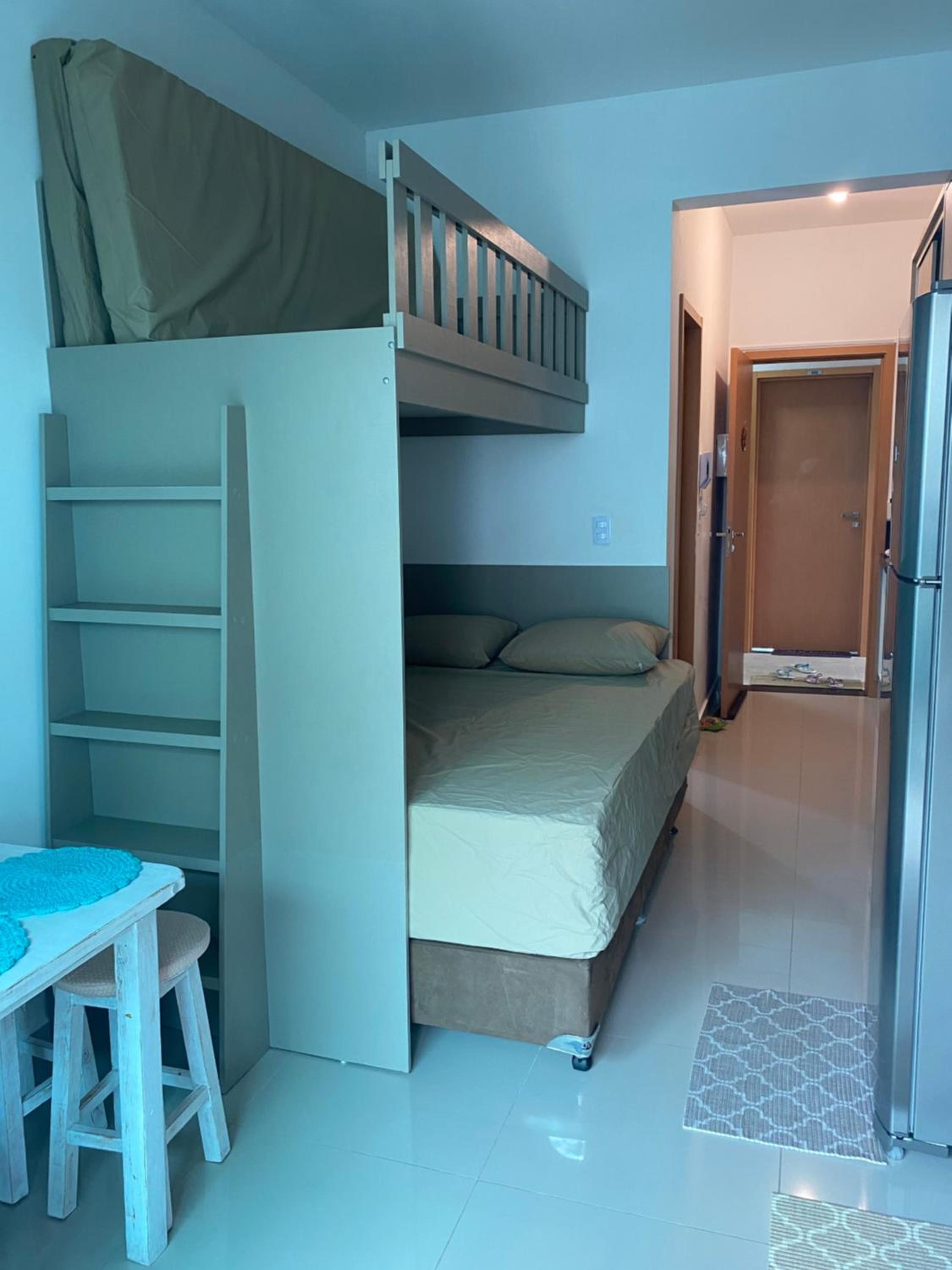 Lindo Studio Matinhos Prédio na beira mar.