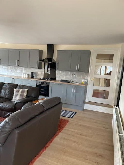 Kennys apartment