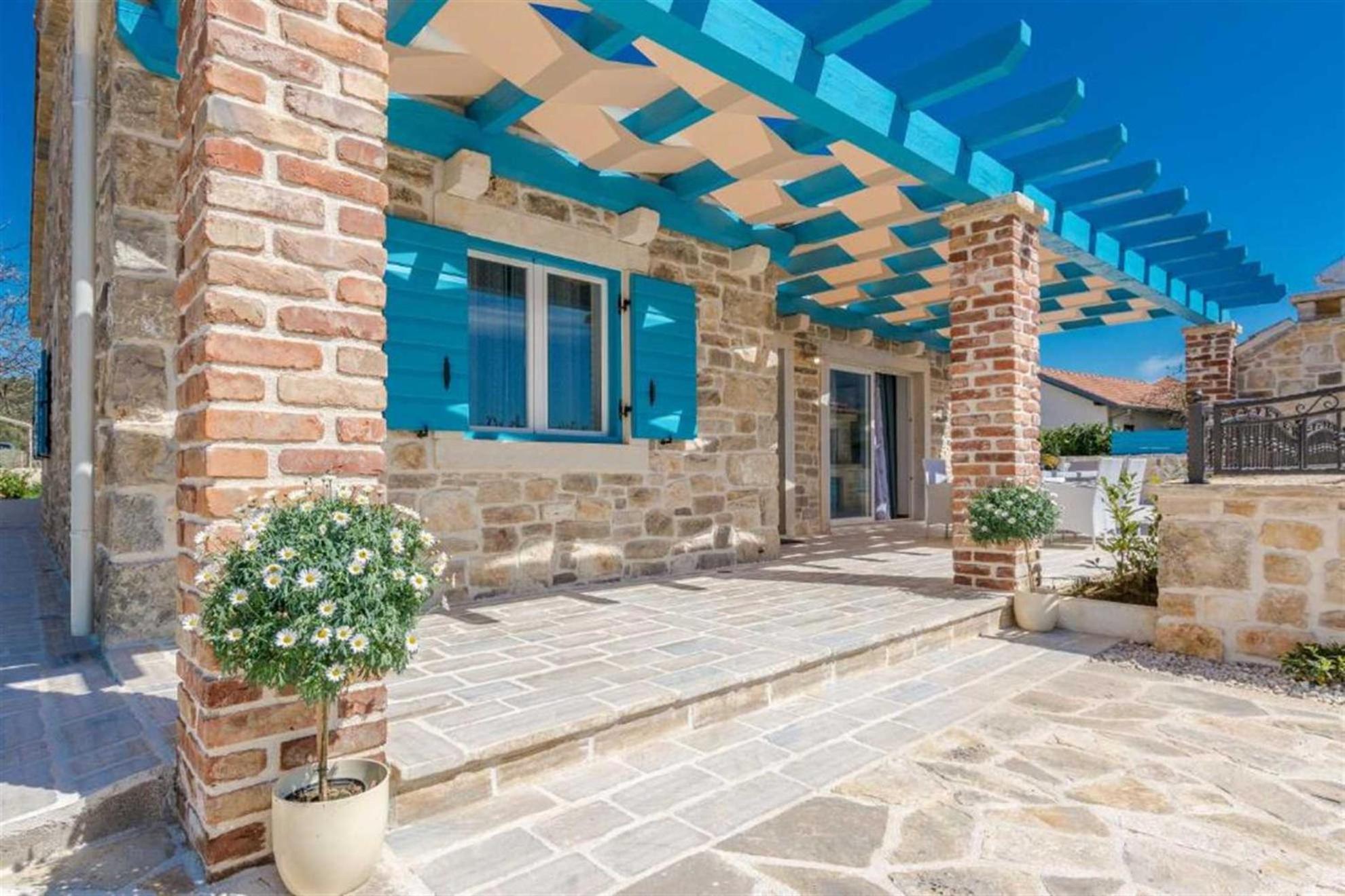 Stone Villa Gelosia Rustica with pool view 3