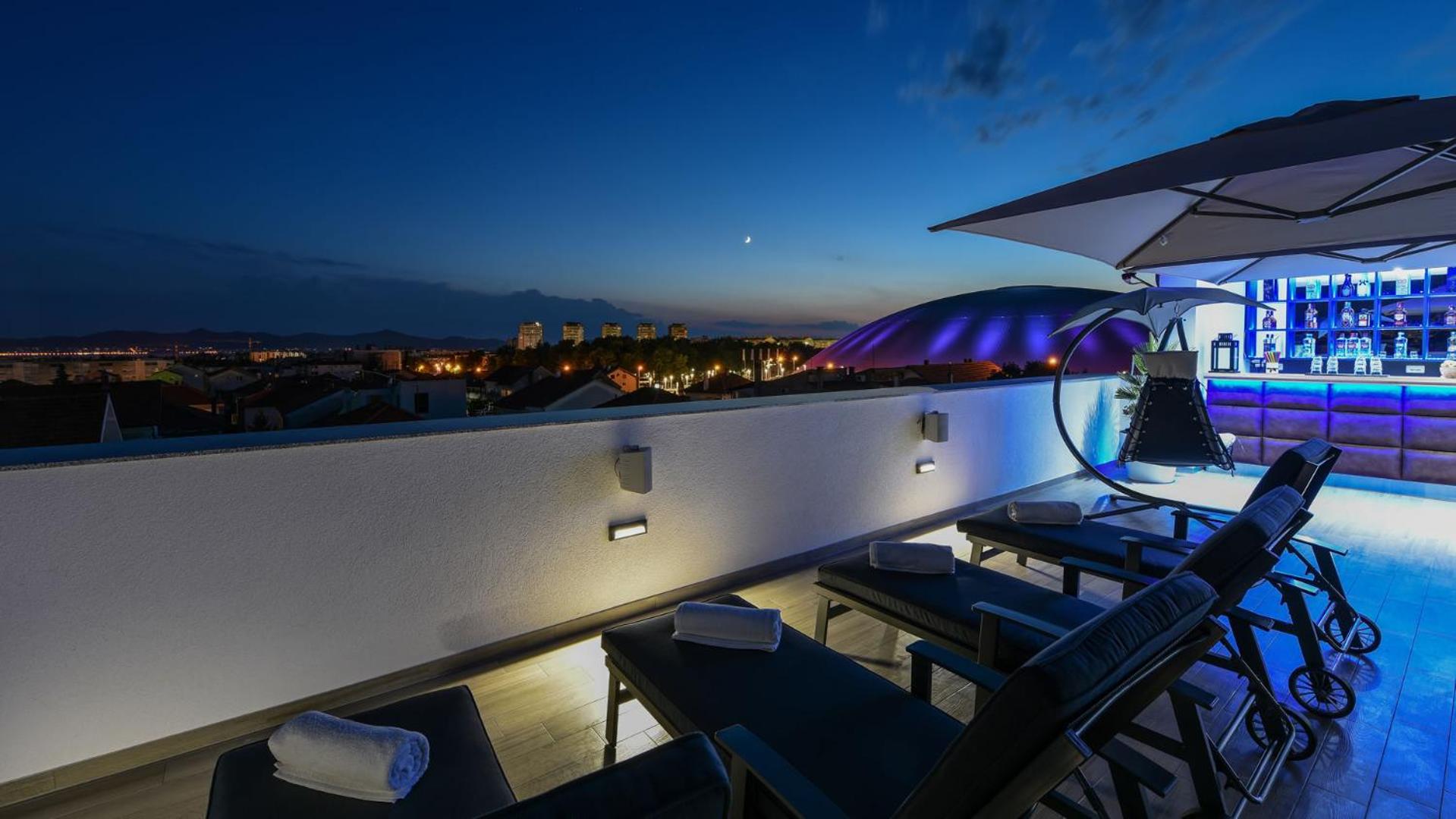 Rooftop heated pool Villa Jelena