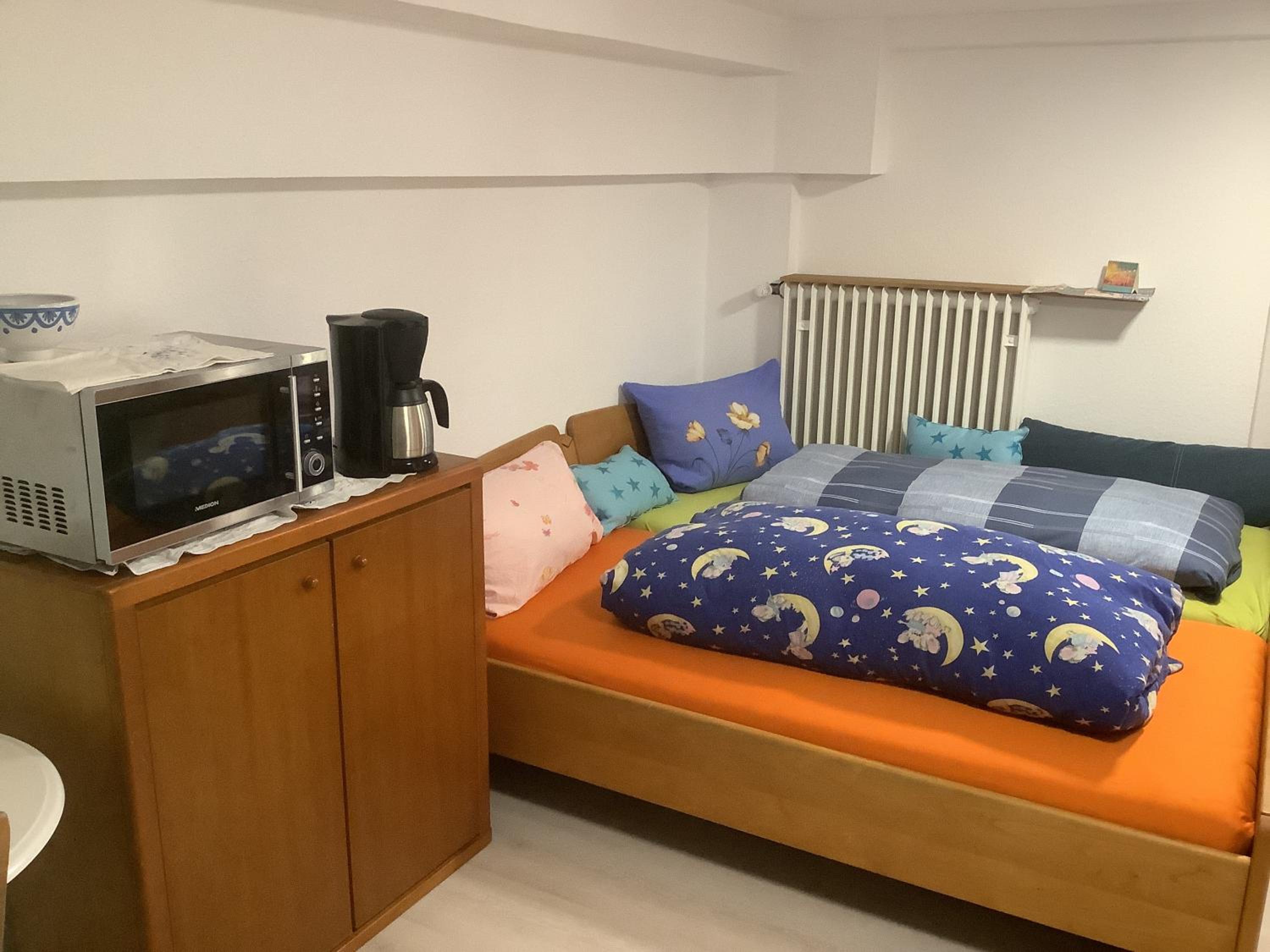 Doppelzimmer mit neuem Bad und Sportpool-Nutzung außen, Villa Naturpark, Garten mit Rheinblick