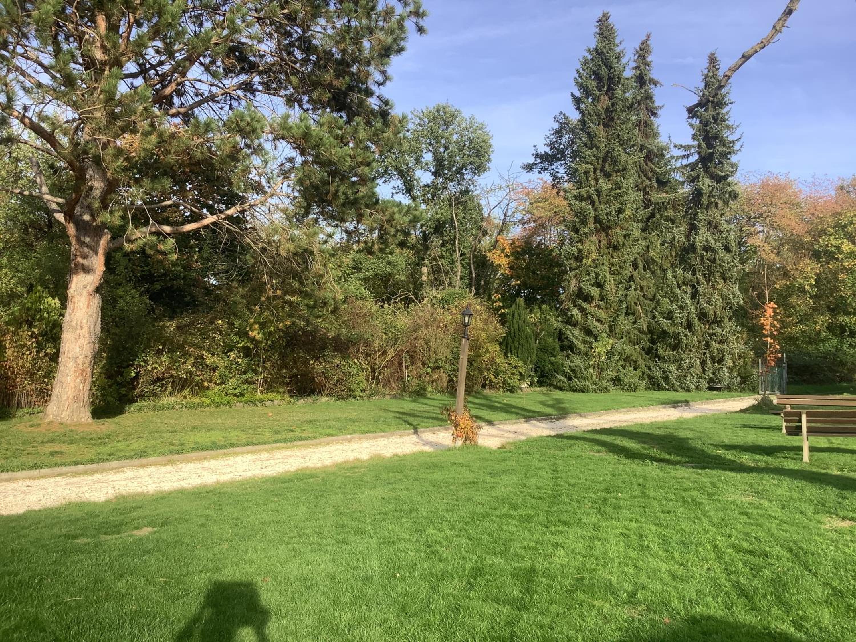Doppelzimmer mit neuem Bad und Sportpool-Nutzung außen, Villa Naturpark, Garten mit Rheinblick