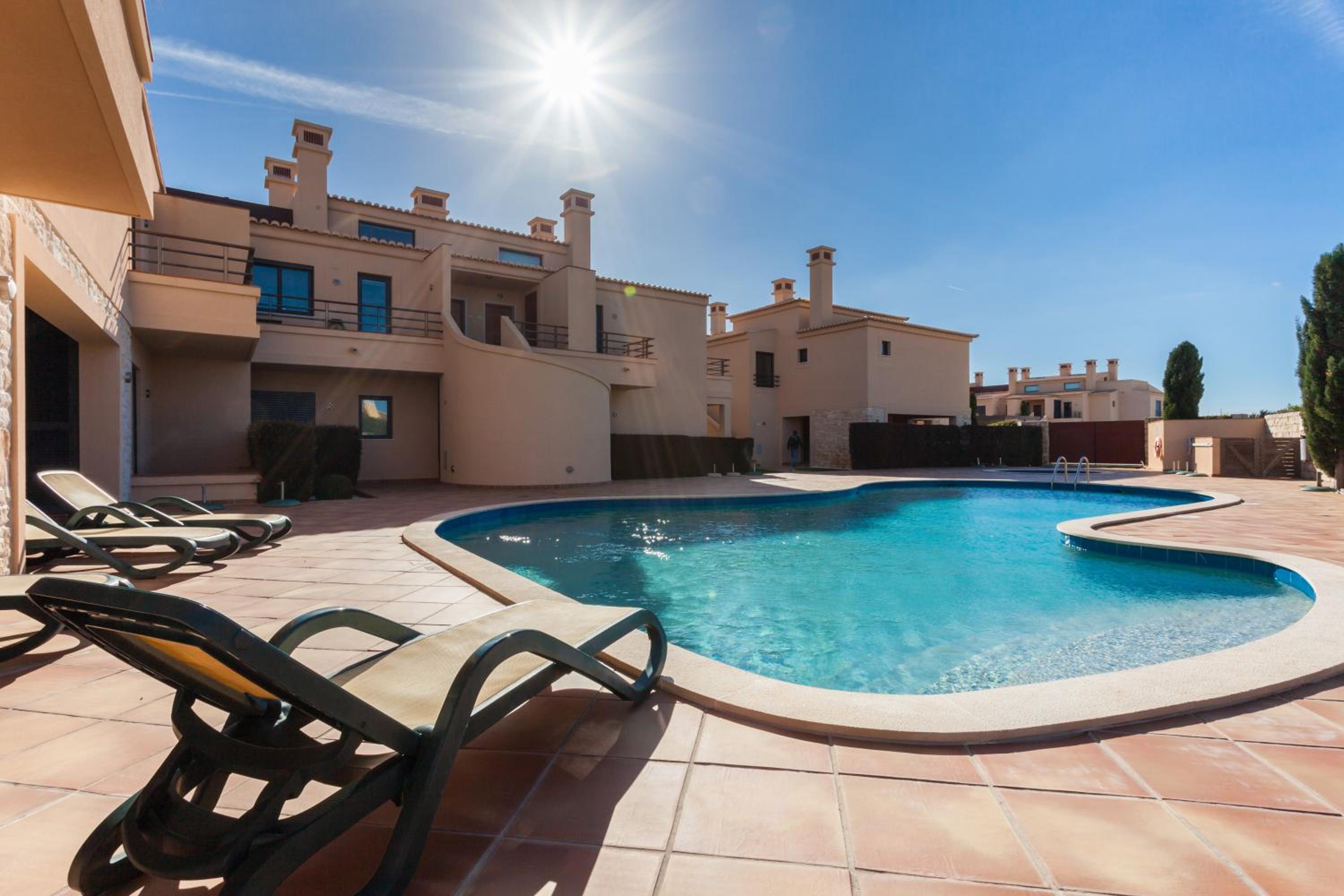 CoolHouses Algarve, Luz 2 bed elegant flat, private pool & garden, SPA facilities, Mar da Luz 19 view 3