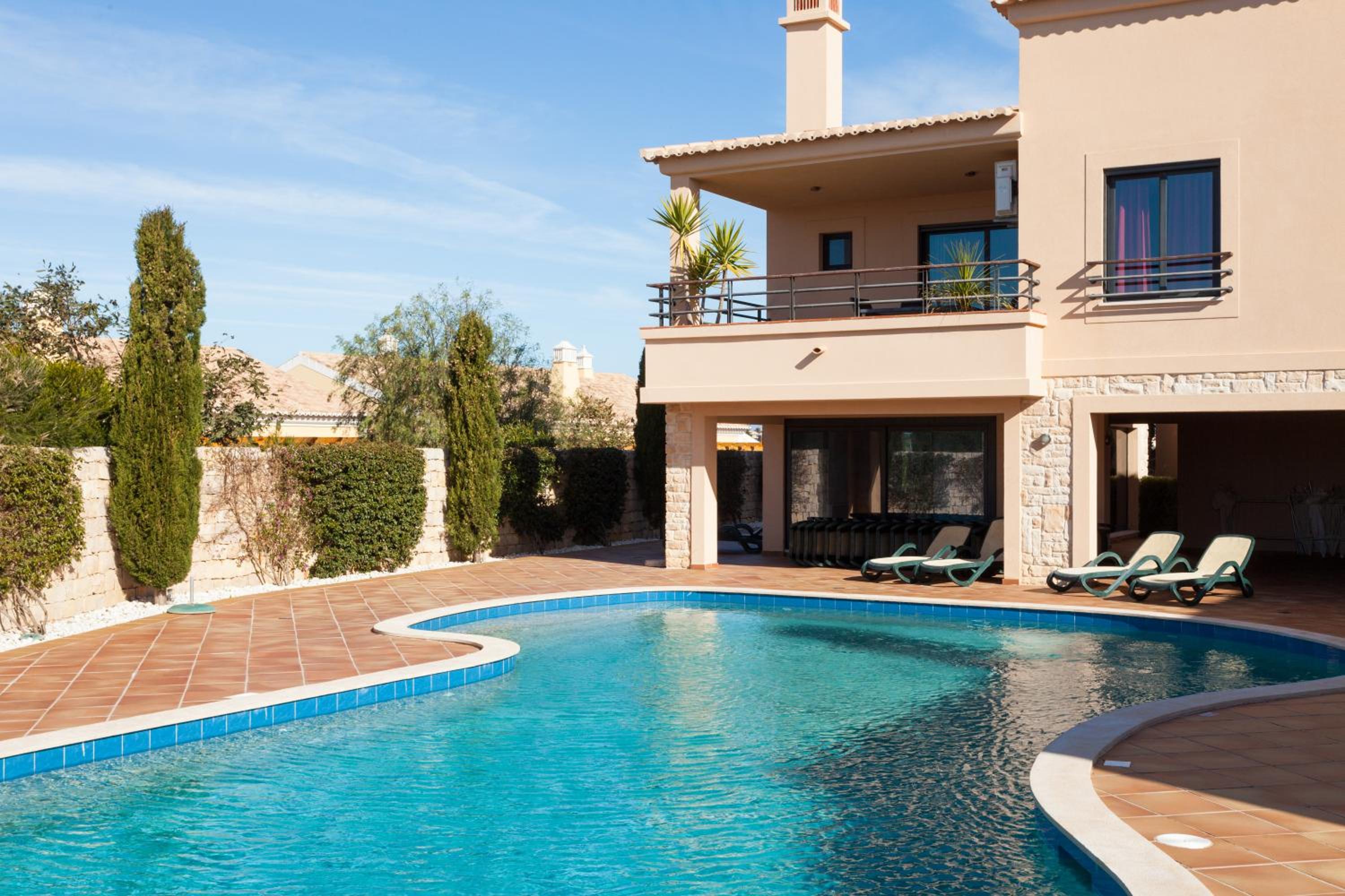CoolHouses Algarve, Luz 2 bed elegant flat, private pool & garden, SPA facilities, Mar da Luz 19 view 4