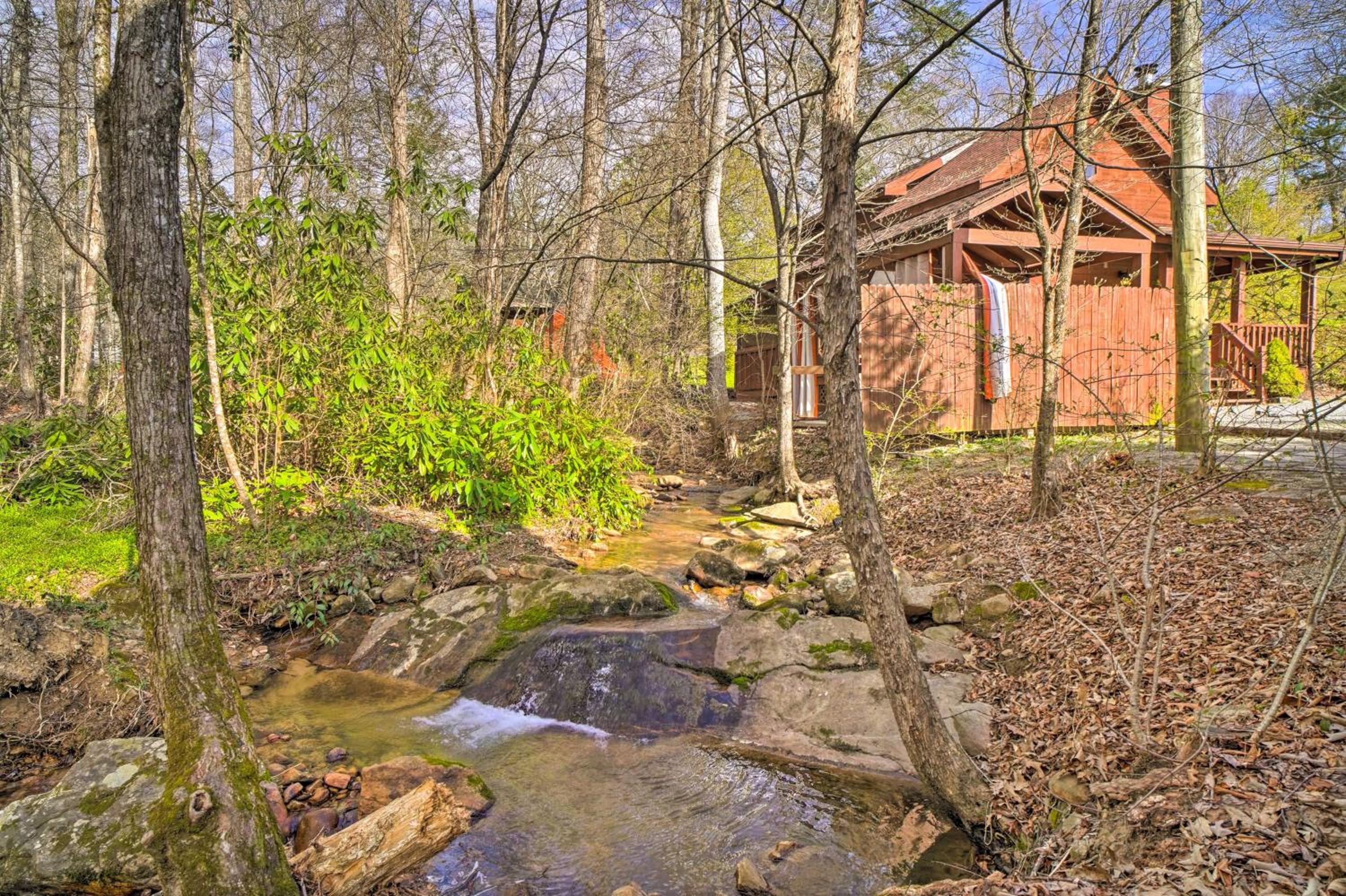 CREEKSIDE Cabin w/ LOFT by Pigeon Forge view 3