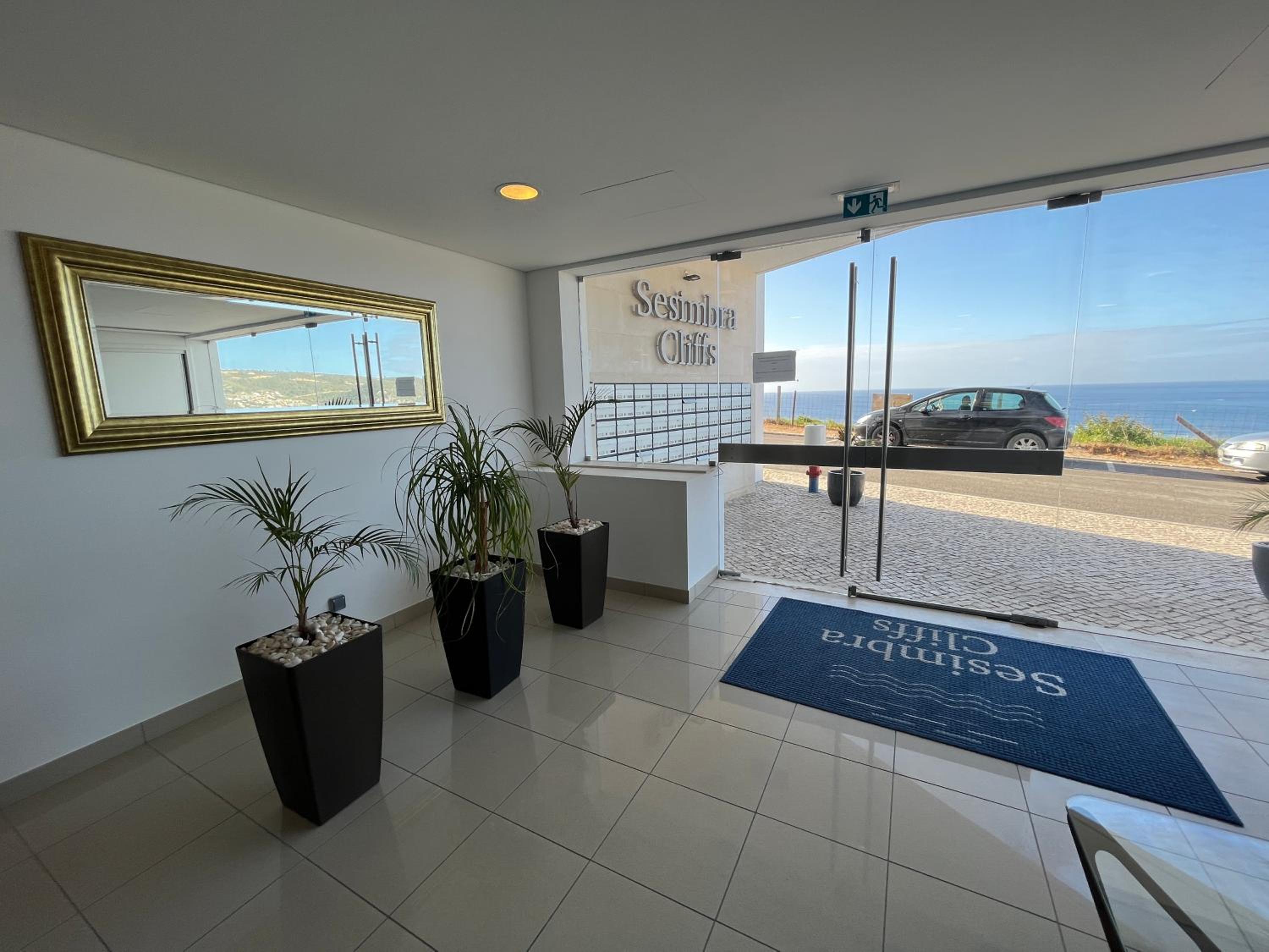 Cliffs Apartment - Astonishing view over Sesimbra bay by Trip2Portugal