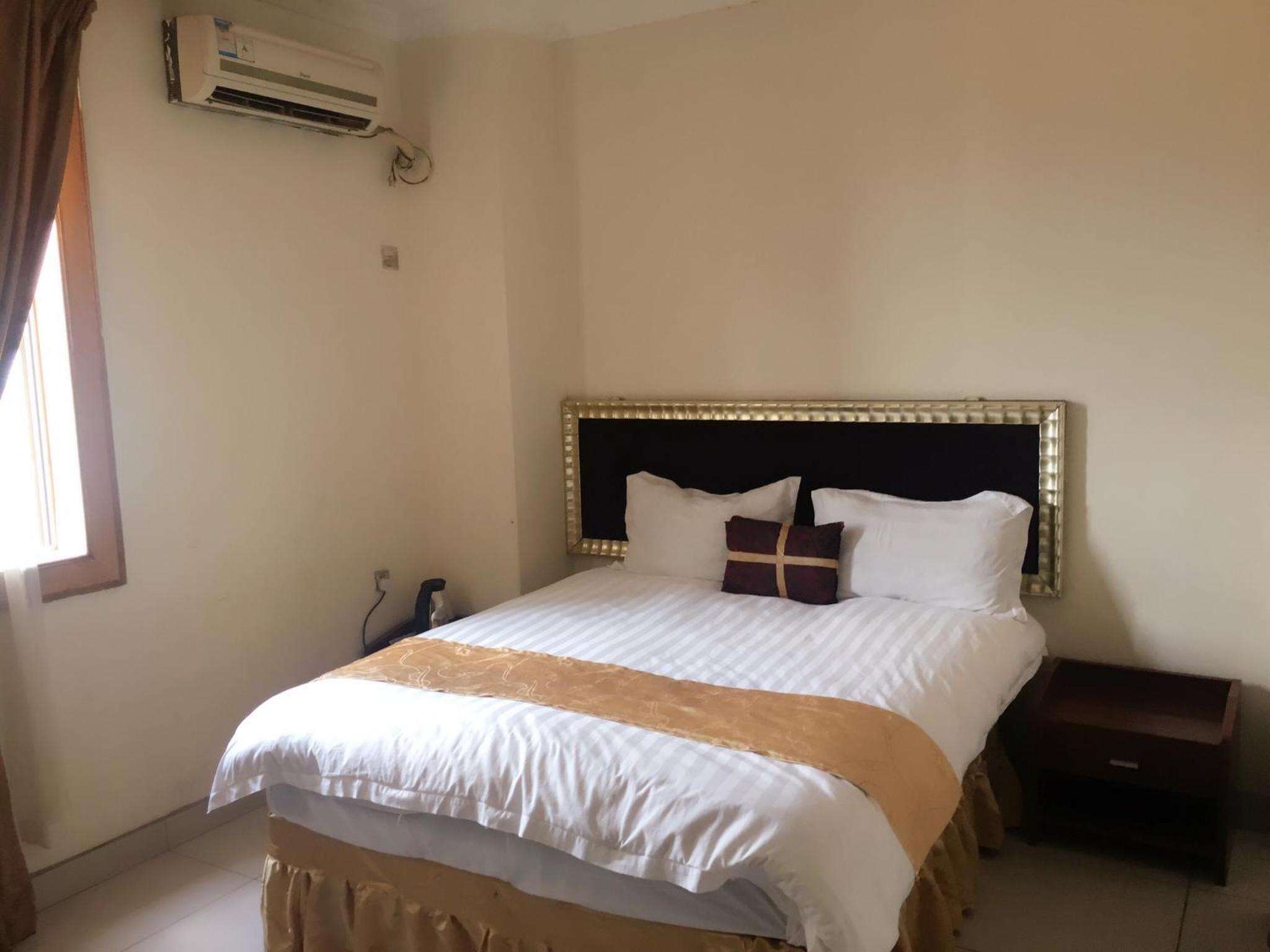 Shengtang Business Hotel