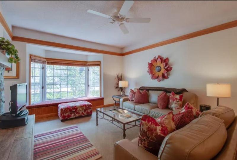 Luxury Charter 2 Bedroom Vacation Rental With Quick Access To The Ski Slopes And Beaver Creek Village view 2