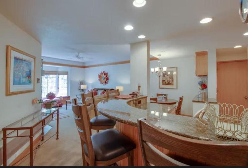 Luxury Charter 2 Bedroom Vacation Rental With Quick Access To The Ski Slopes And Beaver Creek Village view 3