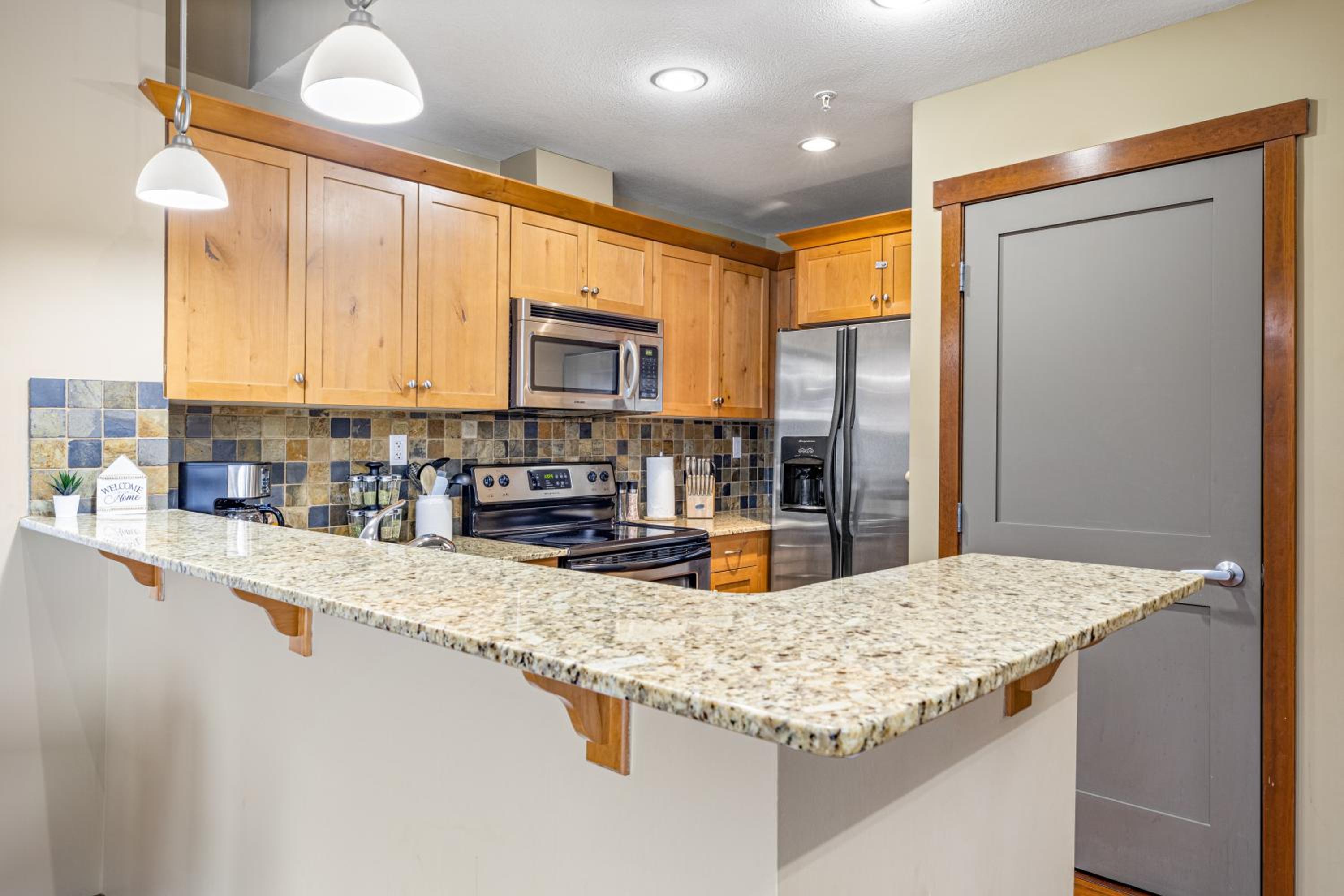 Alluring Mountain View Condo - Right In The Heart Of Downtown - managed by Little Sister Getaways