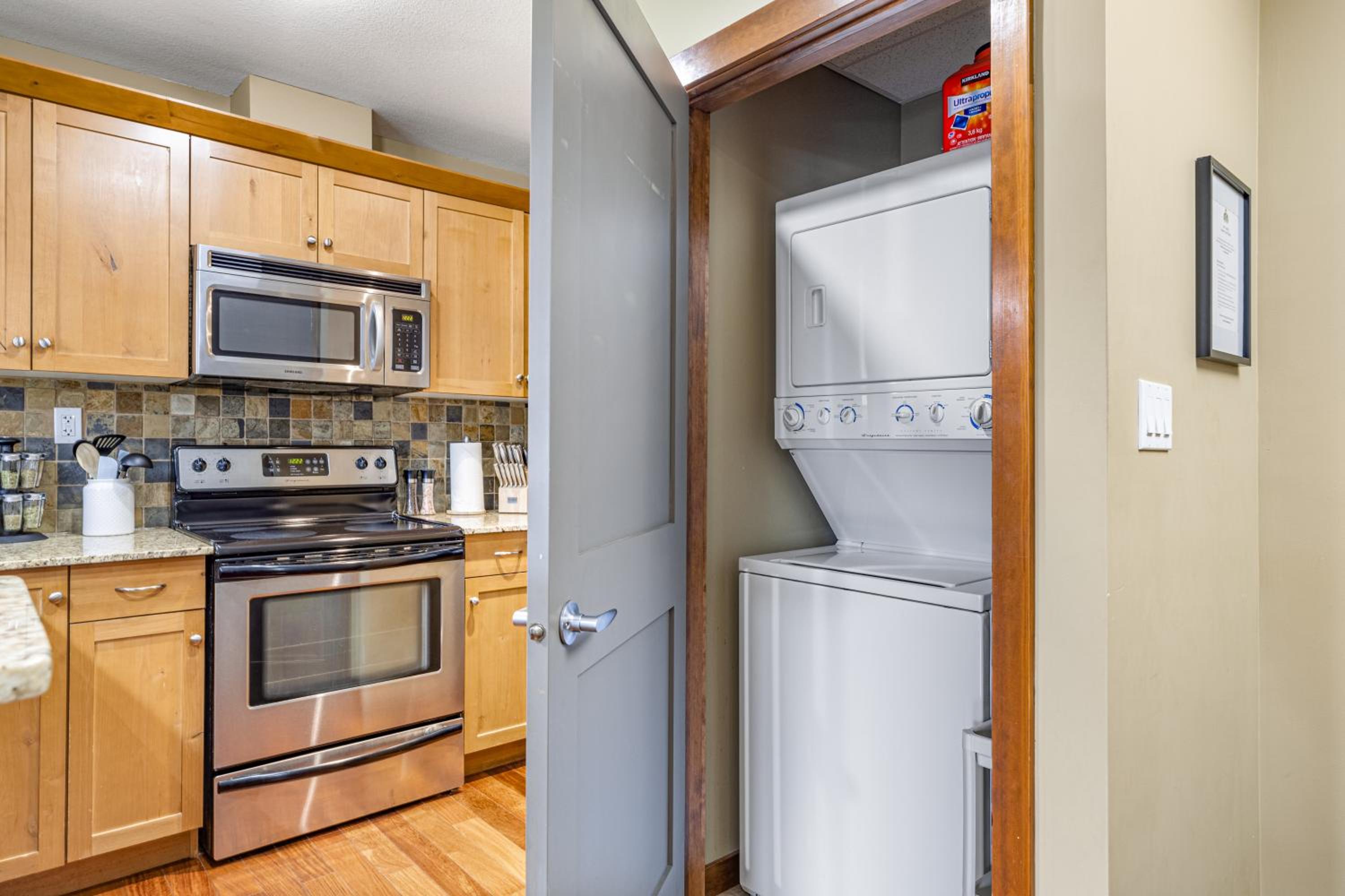 Alluring Mountain View Condo - Right In The Heart Of Downtown - managed by Little Sister Getaways