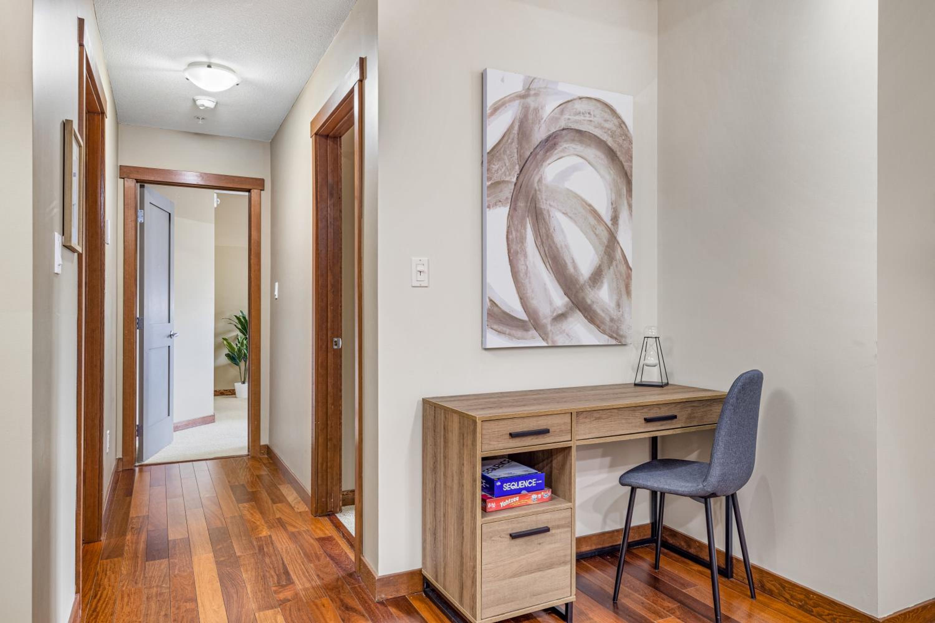 Alluring Mountain View Condo - Right In The Heart Of Downtown - managed by Little Sister Getaways
