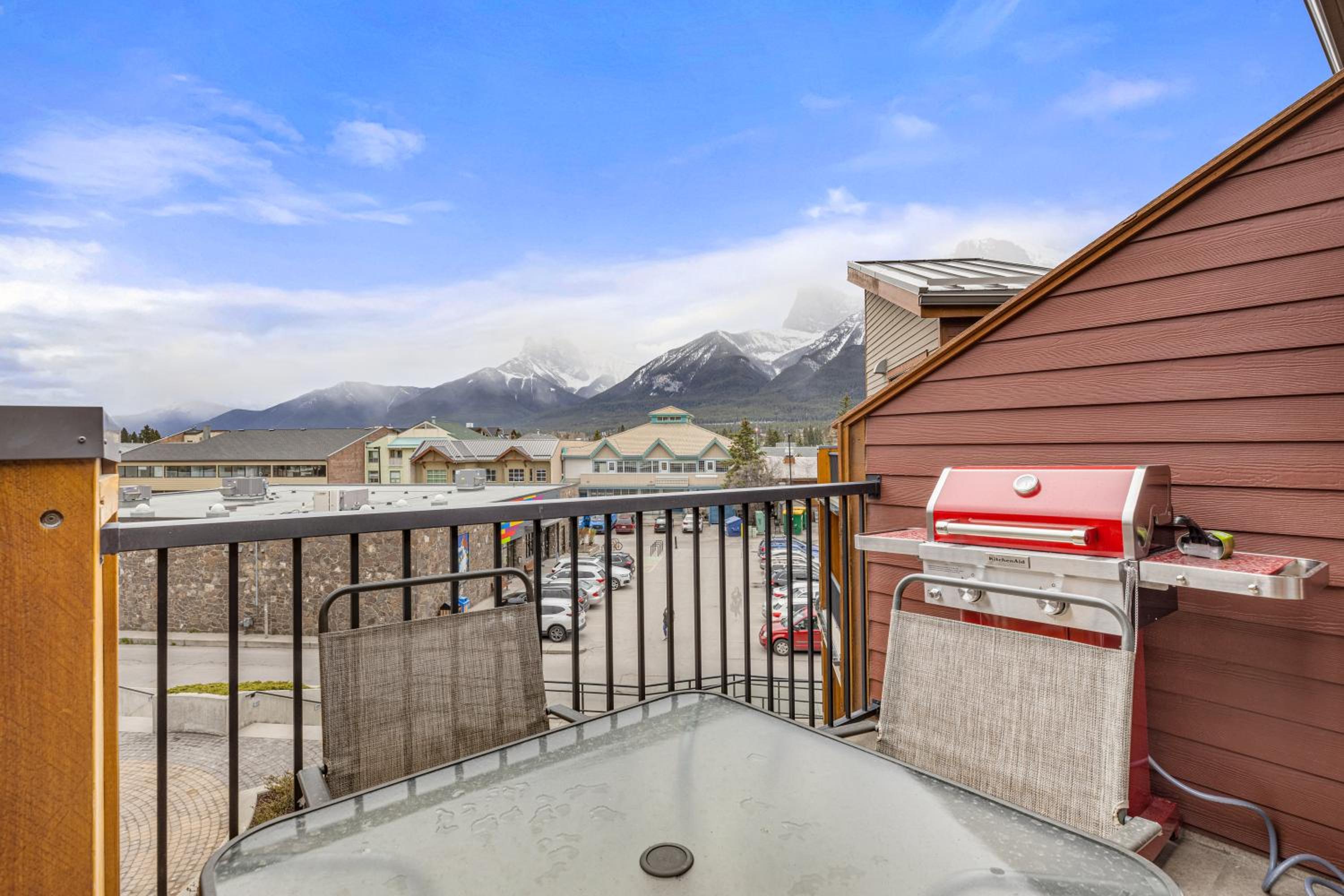 Alluring Mountain View Condo - Right In The Heart Of Downtown - managed by Little Sister Getaways