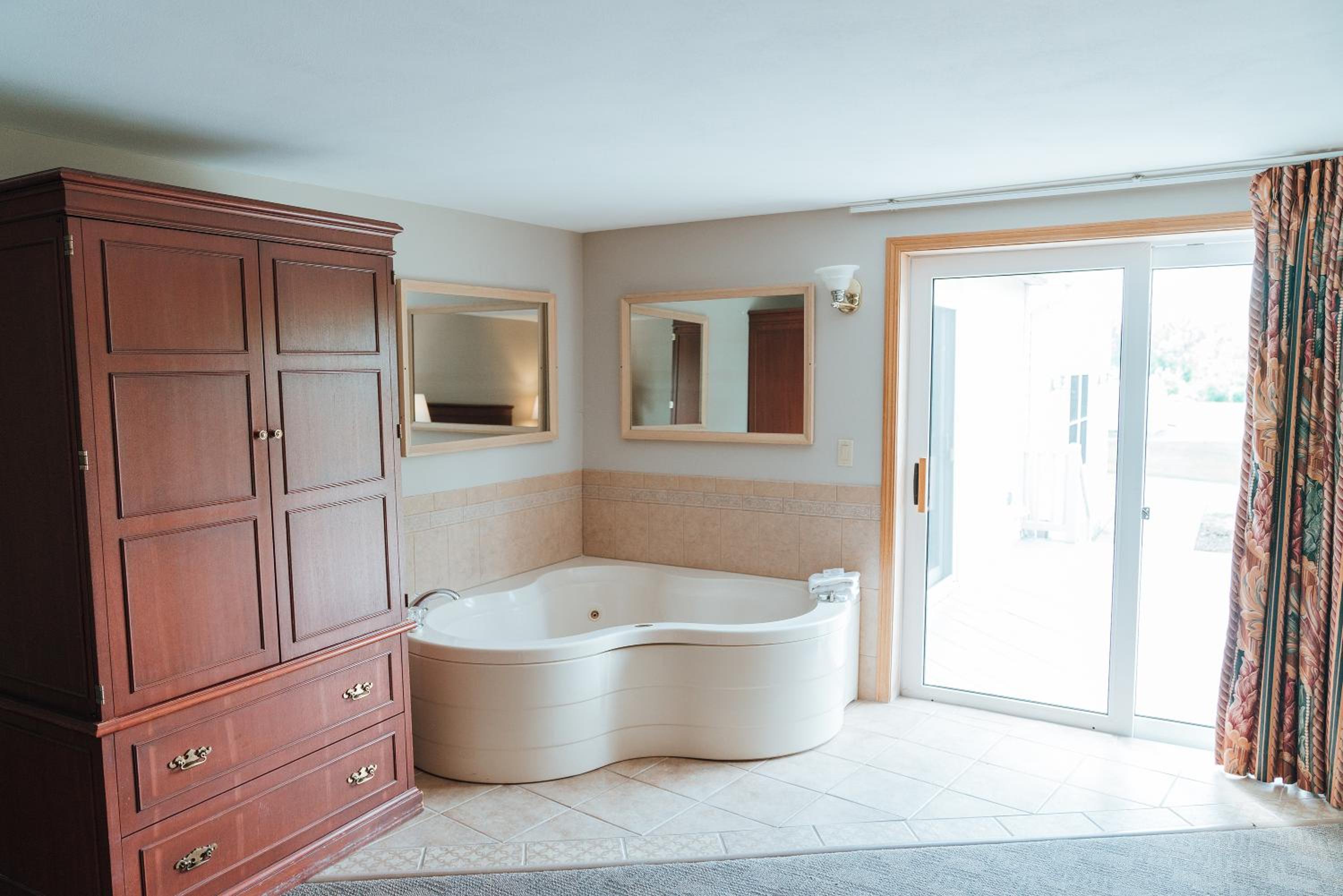 Skaneateles Suites
