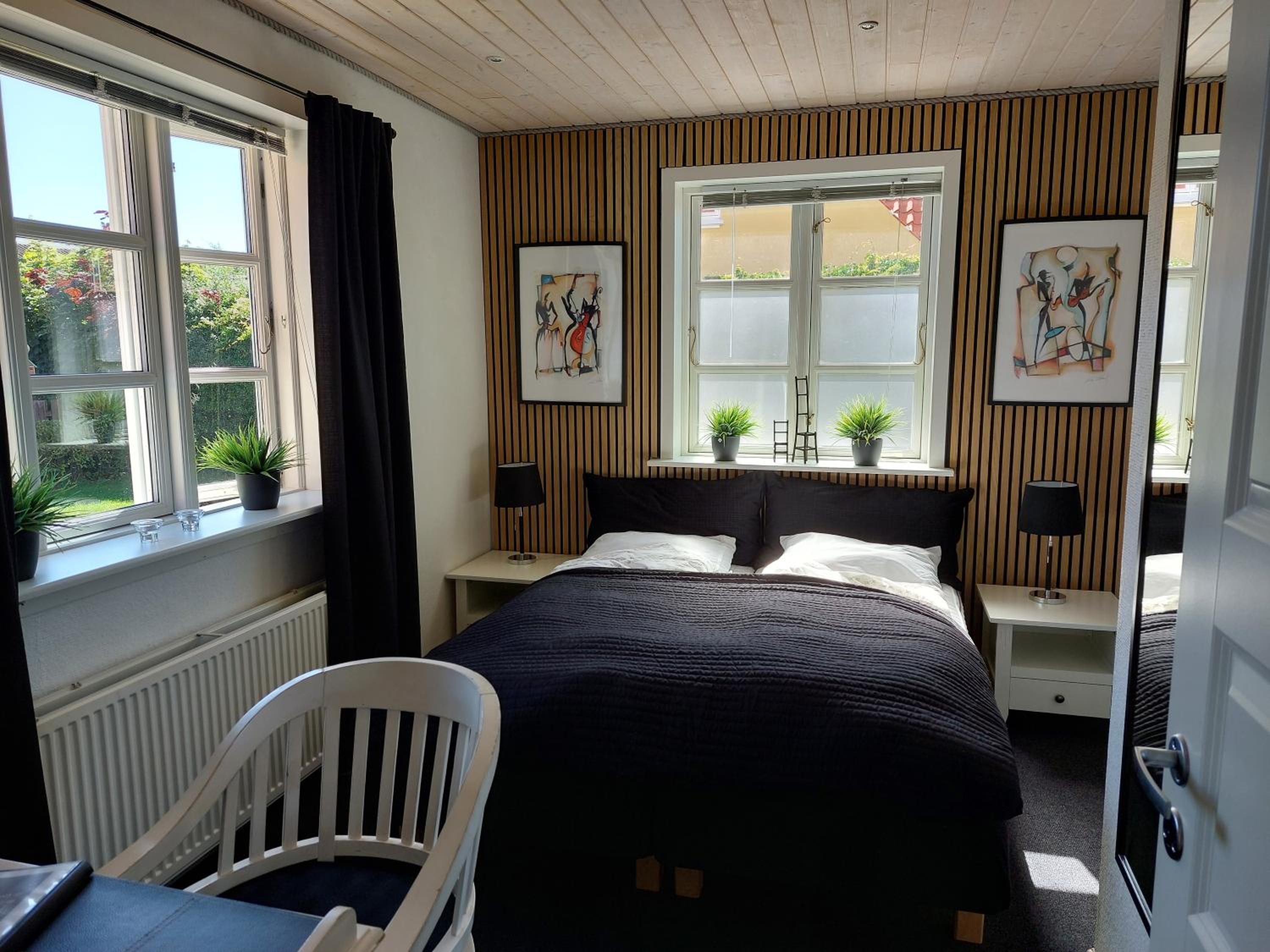 Toftegården Guesthouse - Apartments & Rooms view 5