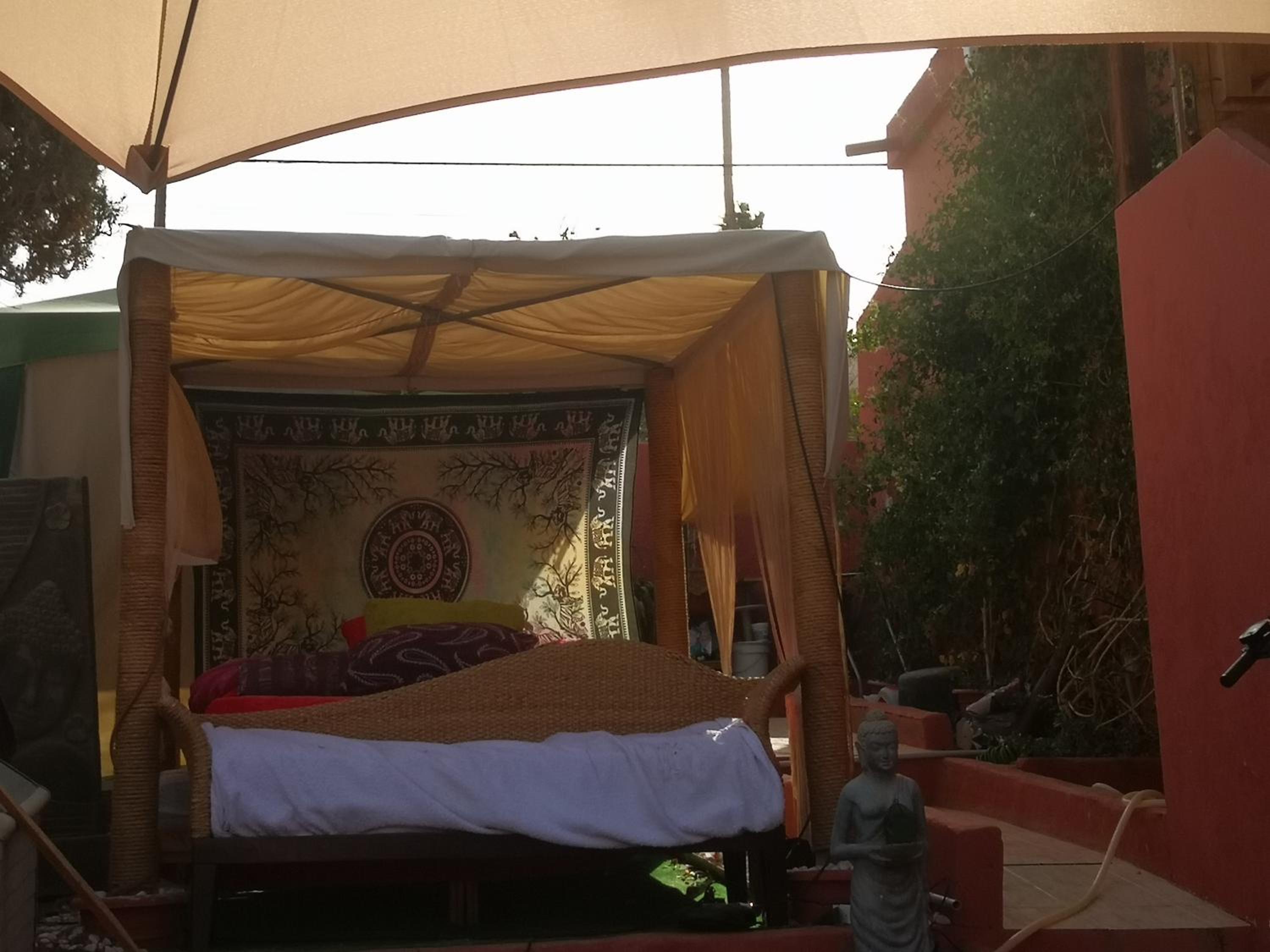 Flor de Loto Romantic Woodhouse casita camping