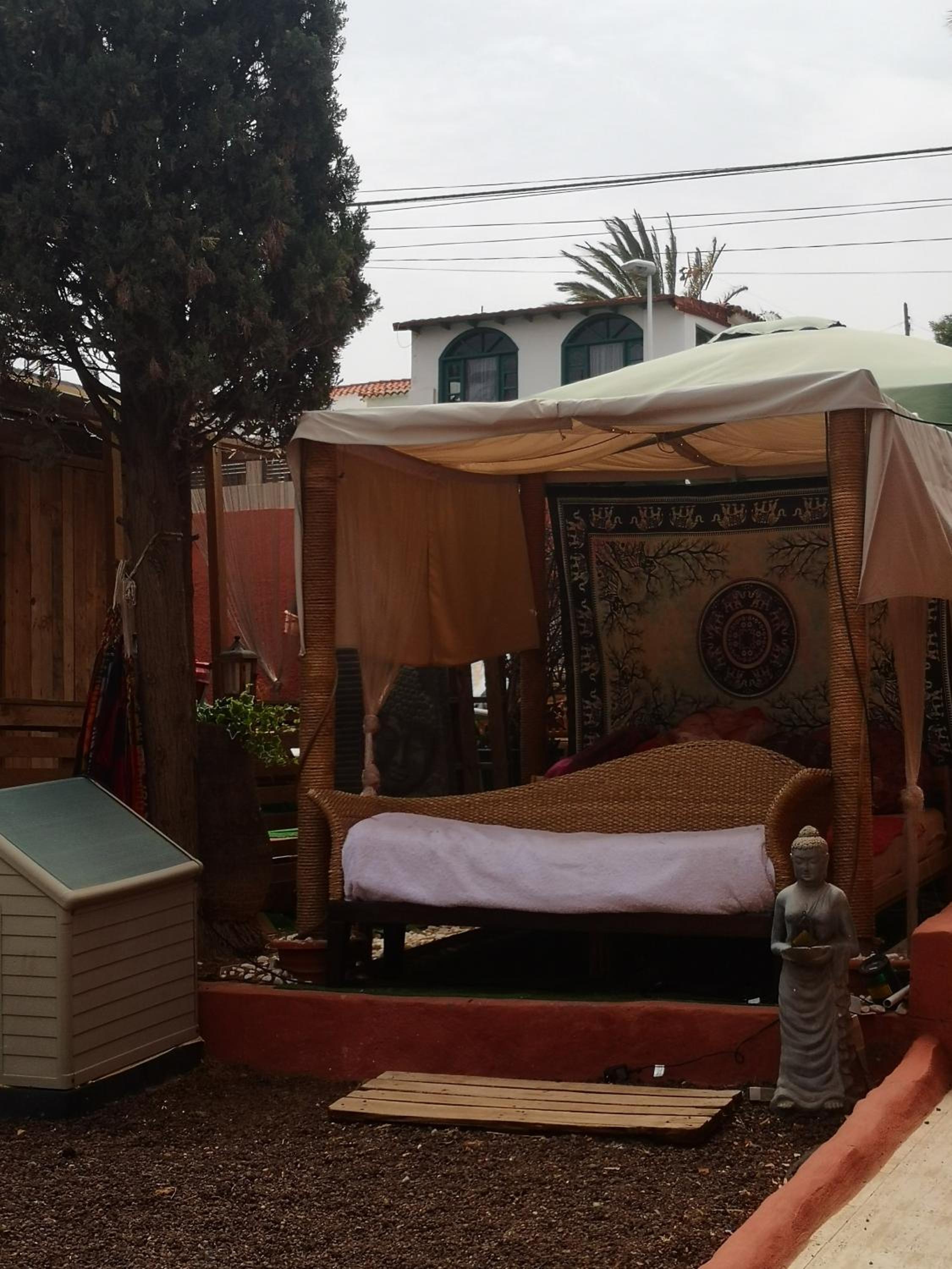 Flor de Loto Romantic Woodhouse casita camping