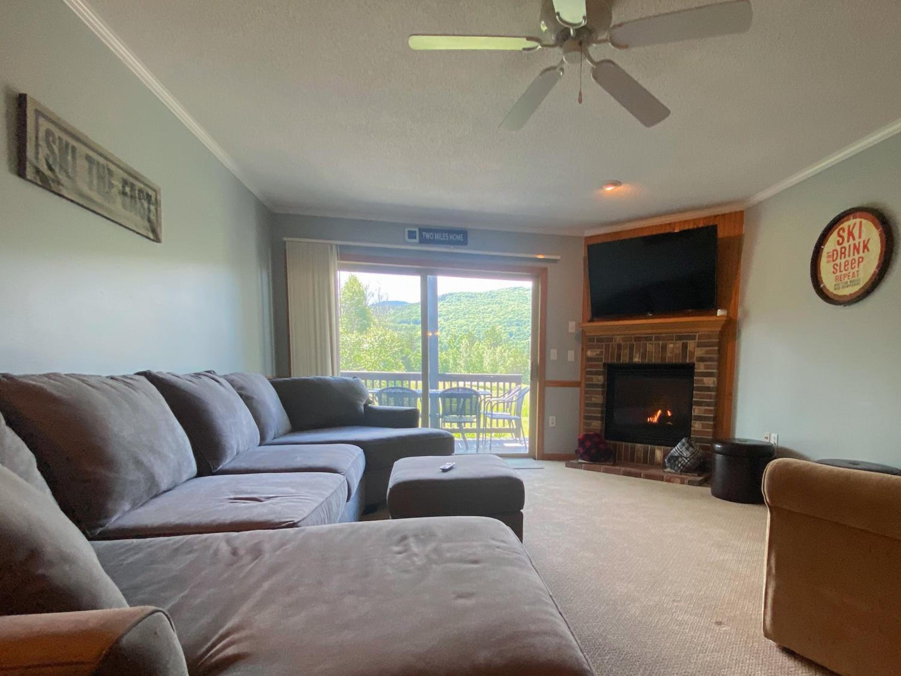 SC17 - Spacious comfortable 1 minute to skiing and Mount Washington Hotel view 4