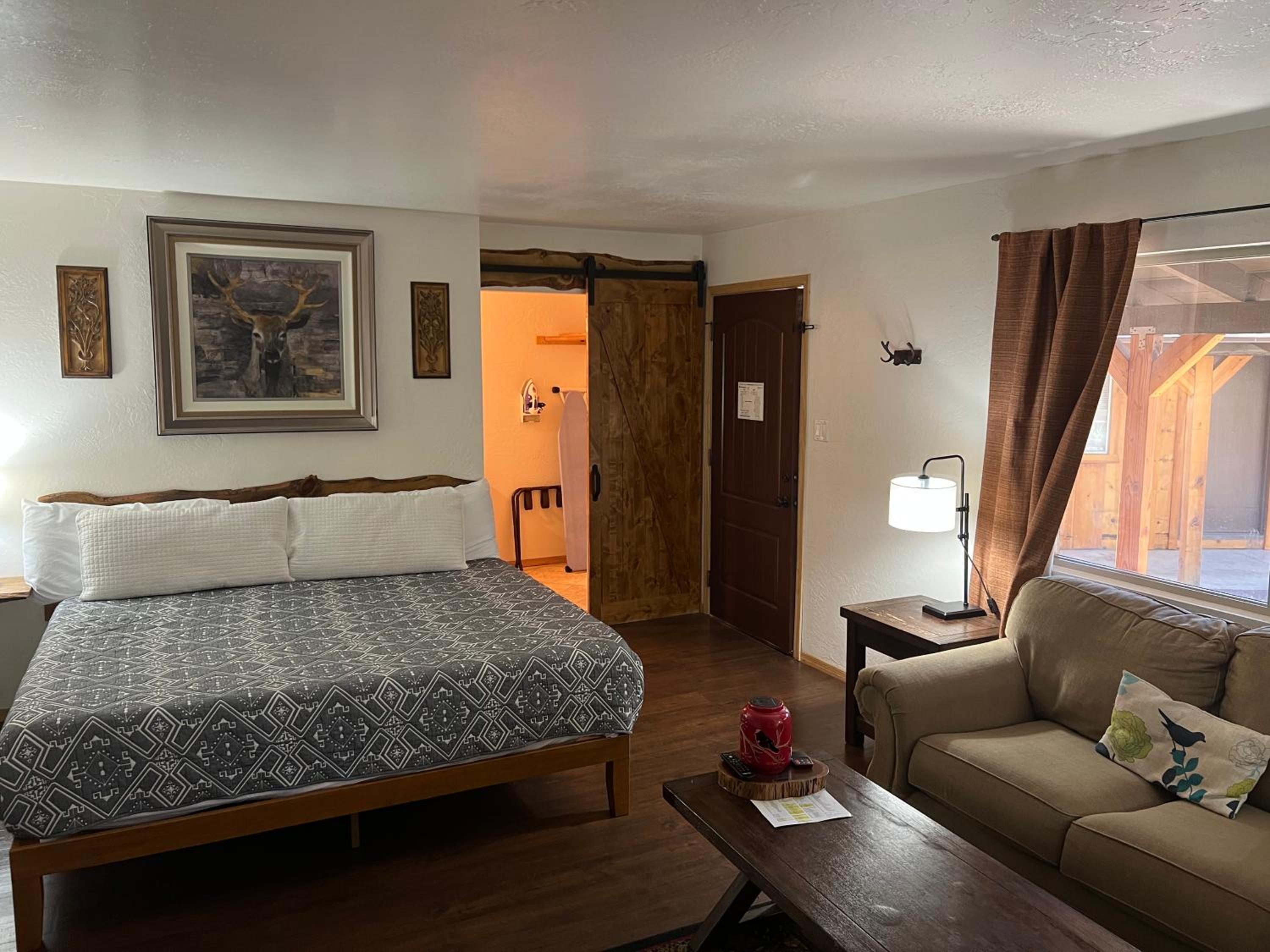 Show Low Vacations - TimberLodge Inn - Property Image 3