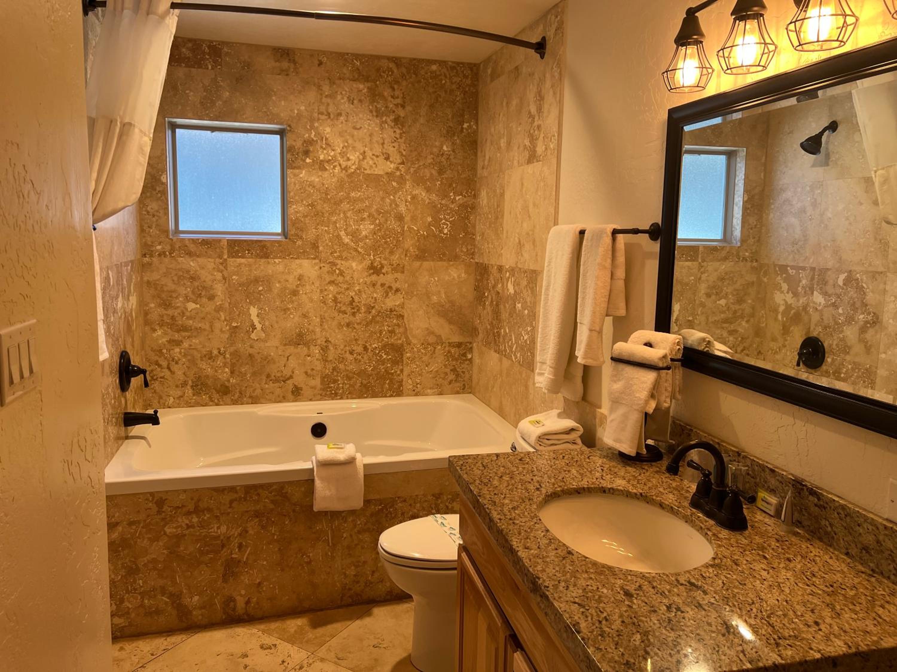 Show Low Vacations - TimberLodge Inn - Property Image 4