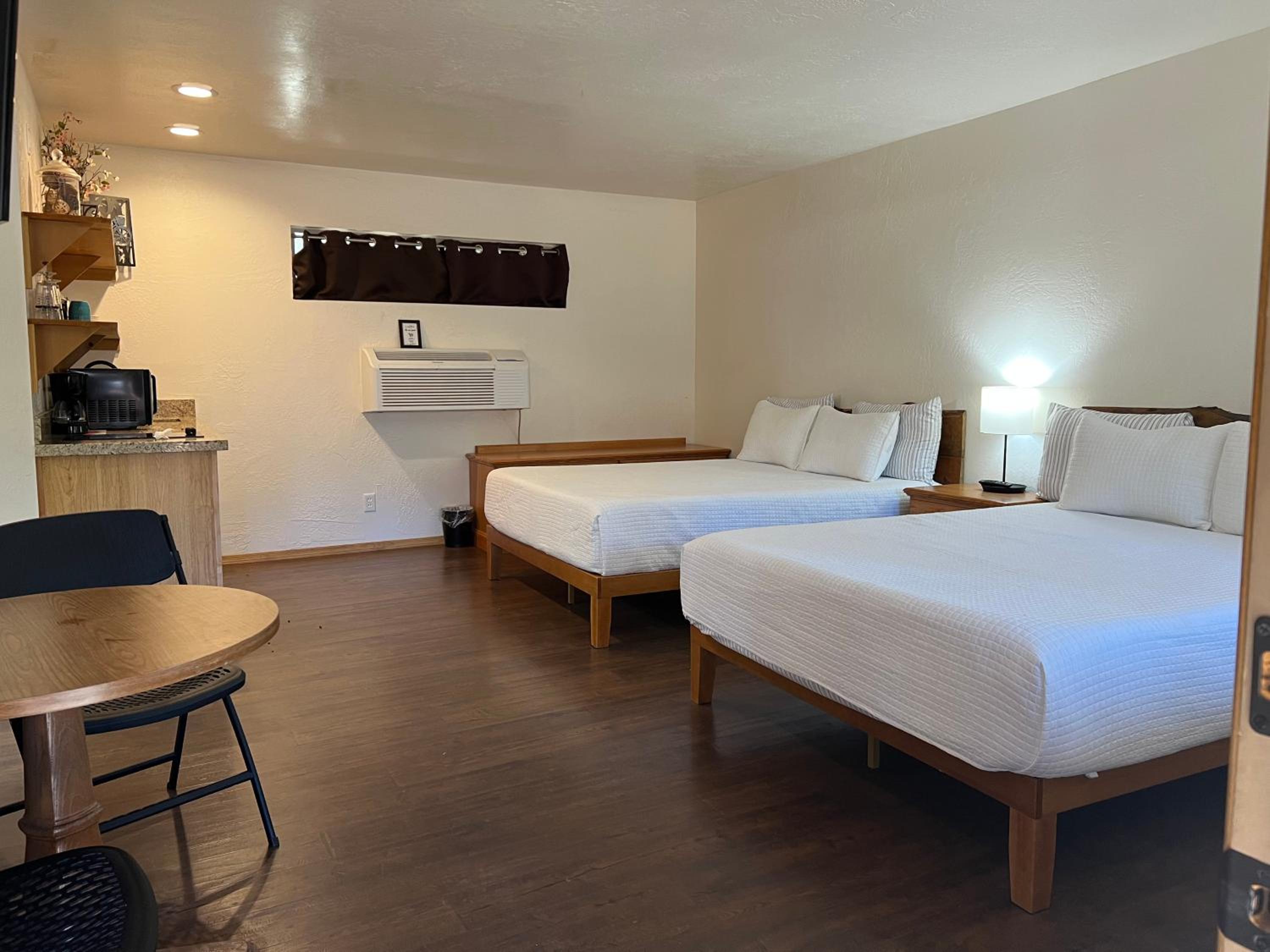 TimberLodge Inn