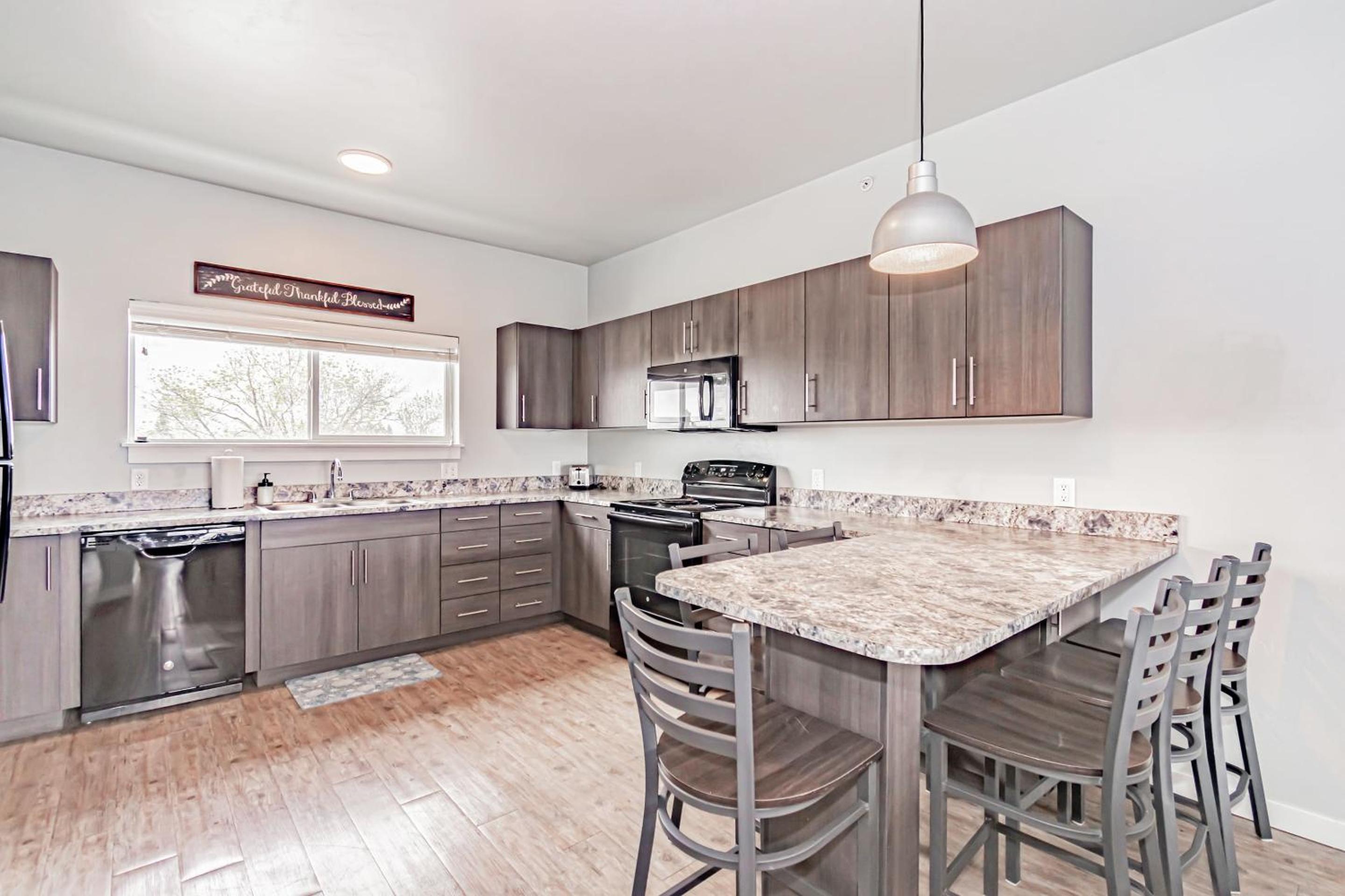 Bringham's Mill Apartments Perfect for Groups Full Kitchen Gym and Free Parking view 5