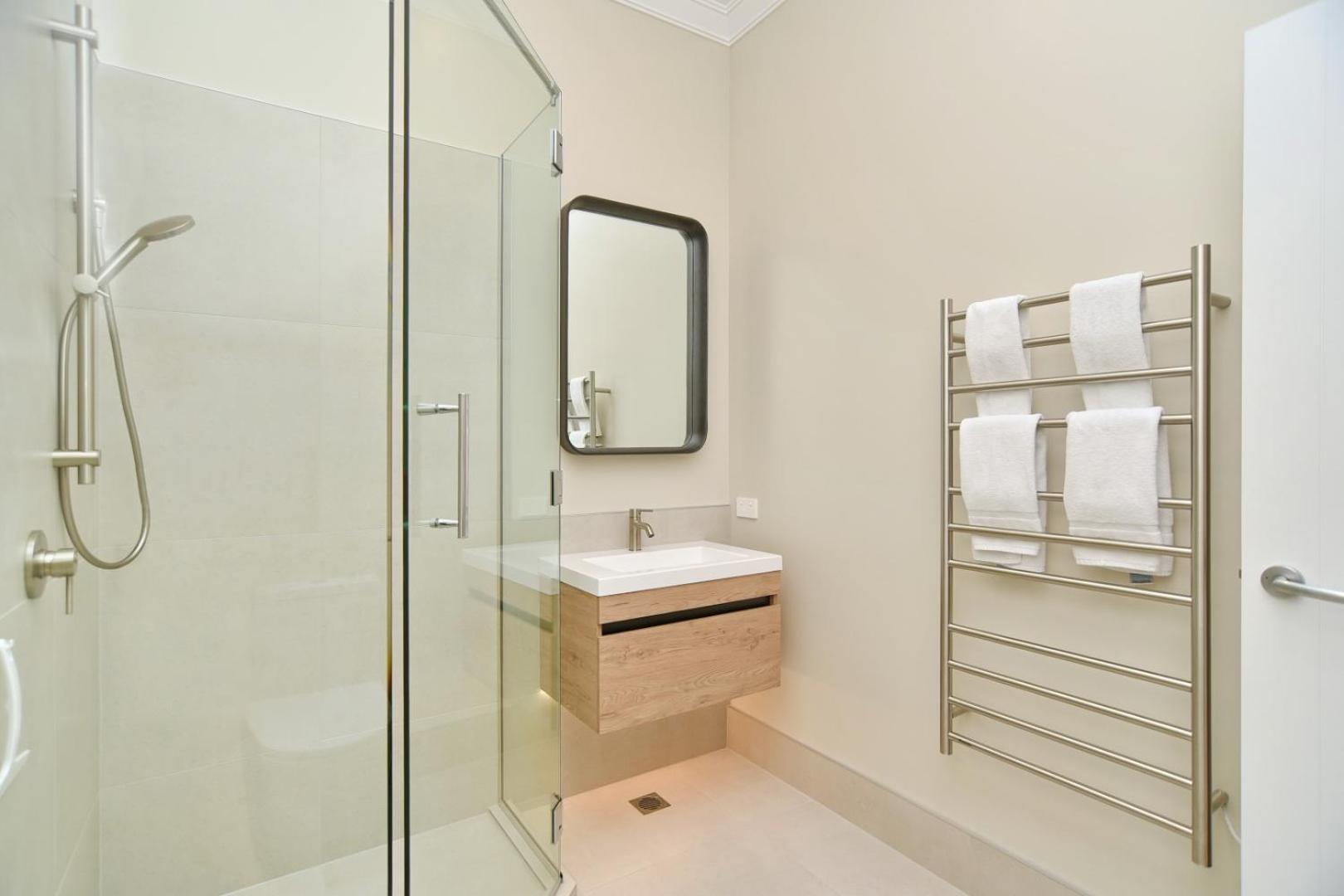 Kaiapoi Luxury Accommodation 1 - Bookahome view 4