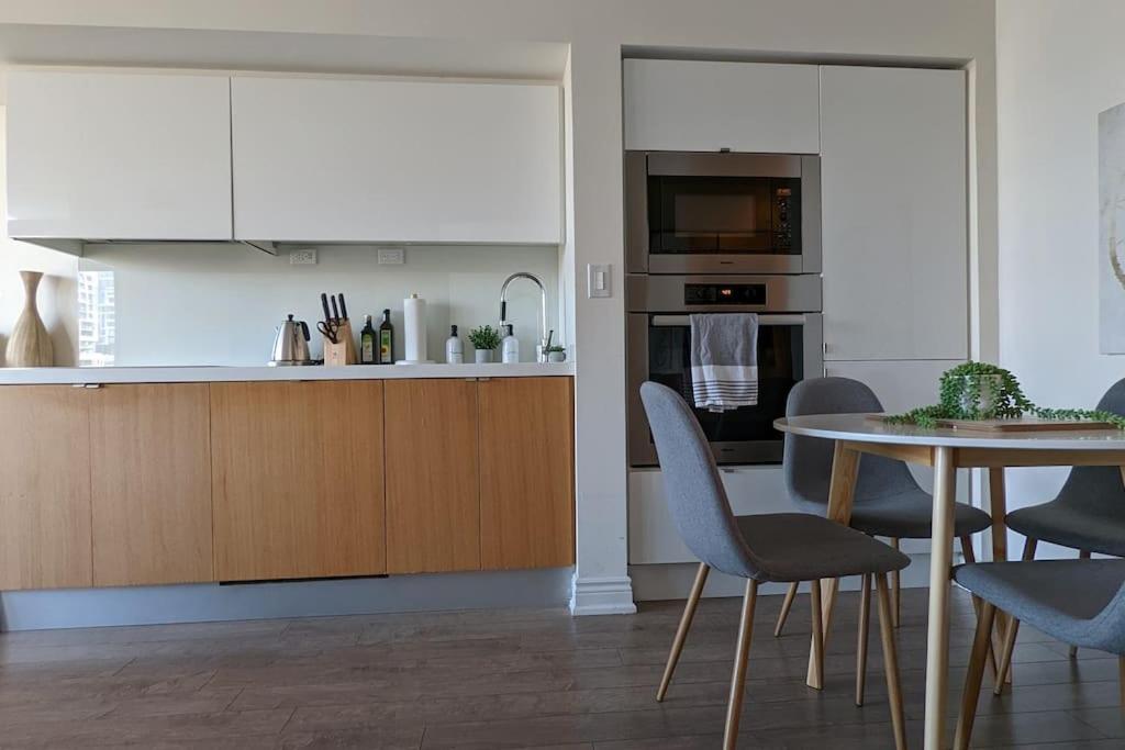 Lovely 2 Bed Condo in Downtown Toronto view 3