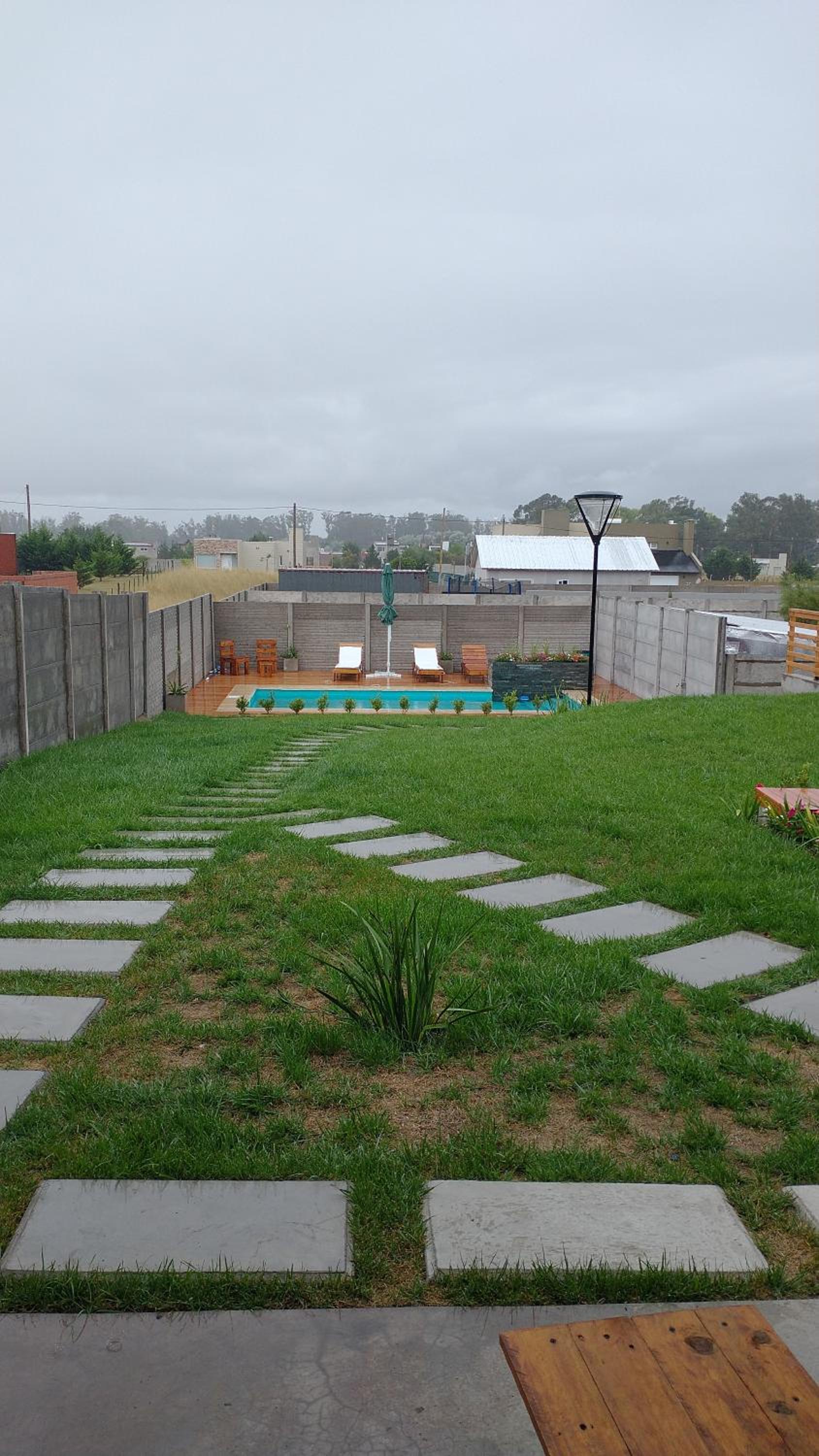 Duplex familiar con pileta en zona parque
