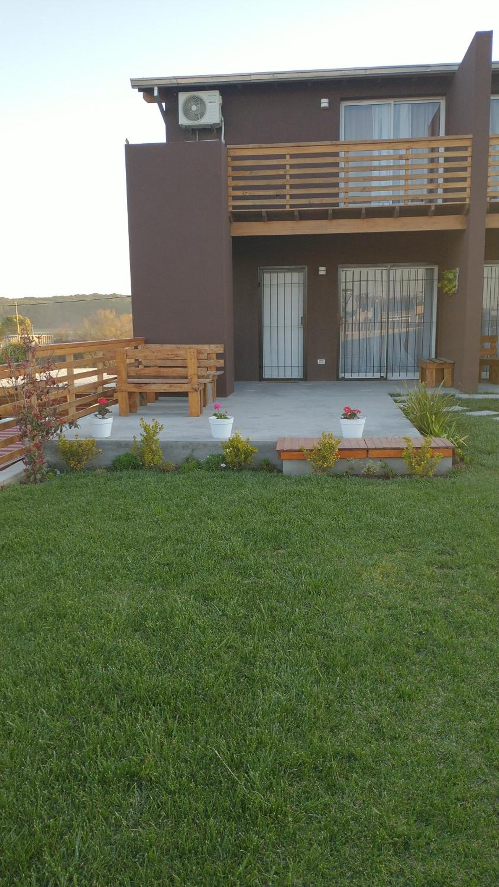 Duplex familiar con pileta en zona parque