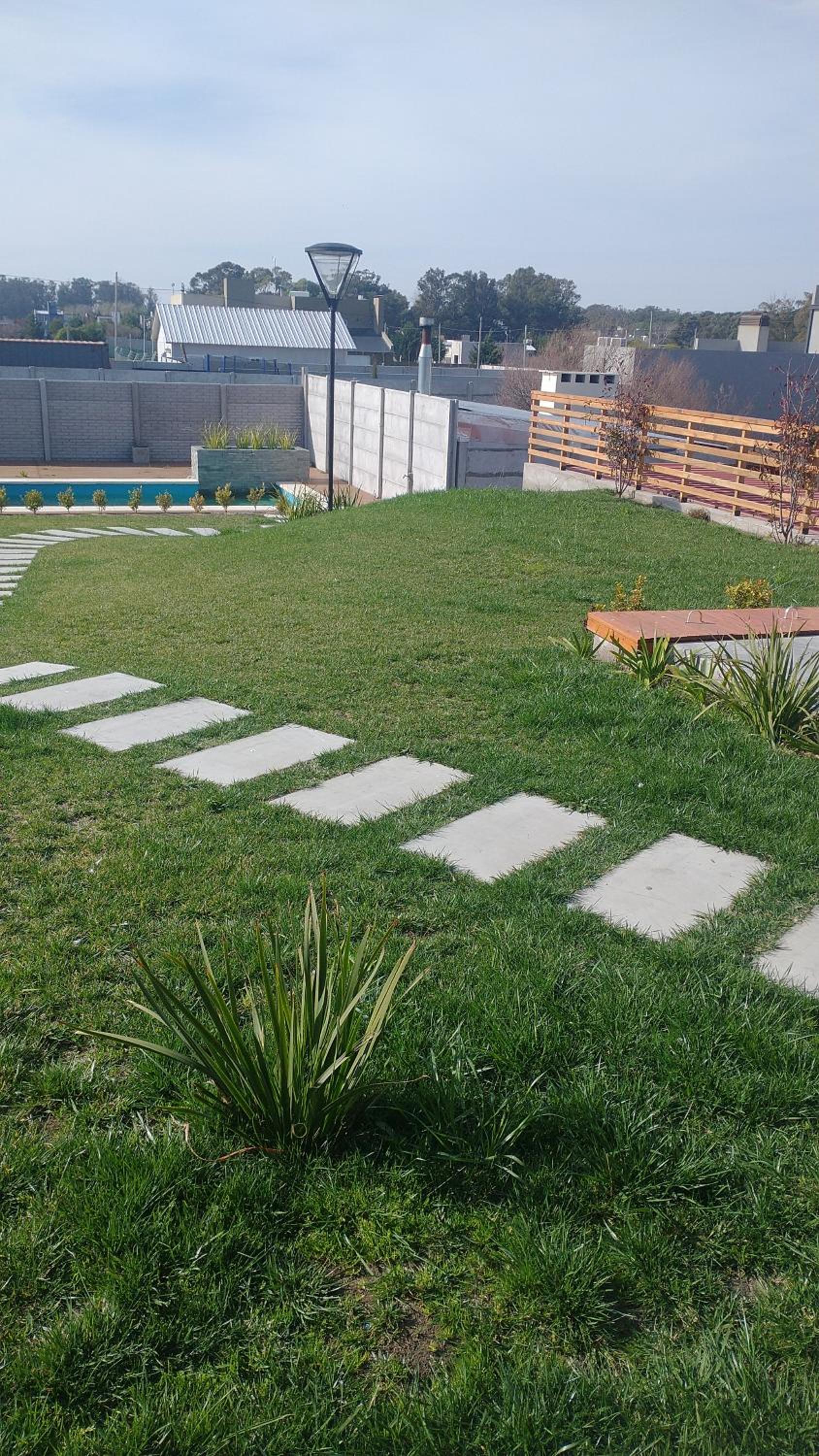 Duplex familiar con pileta en zona parque
