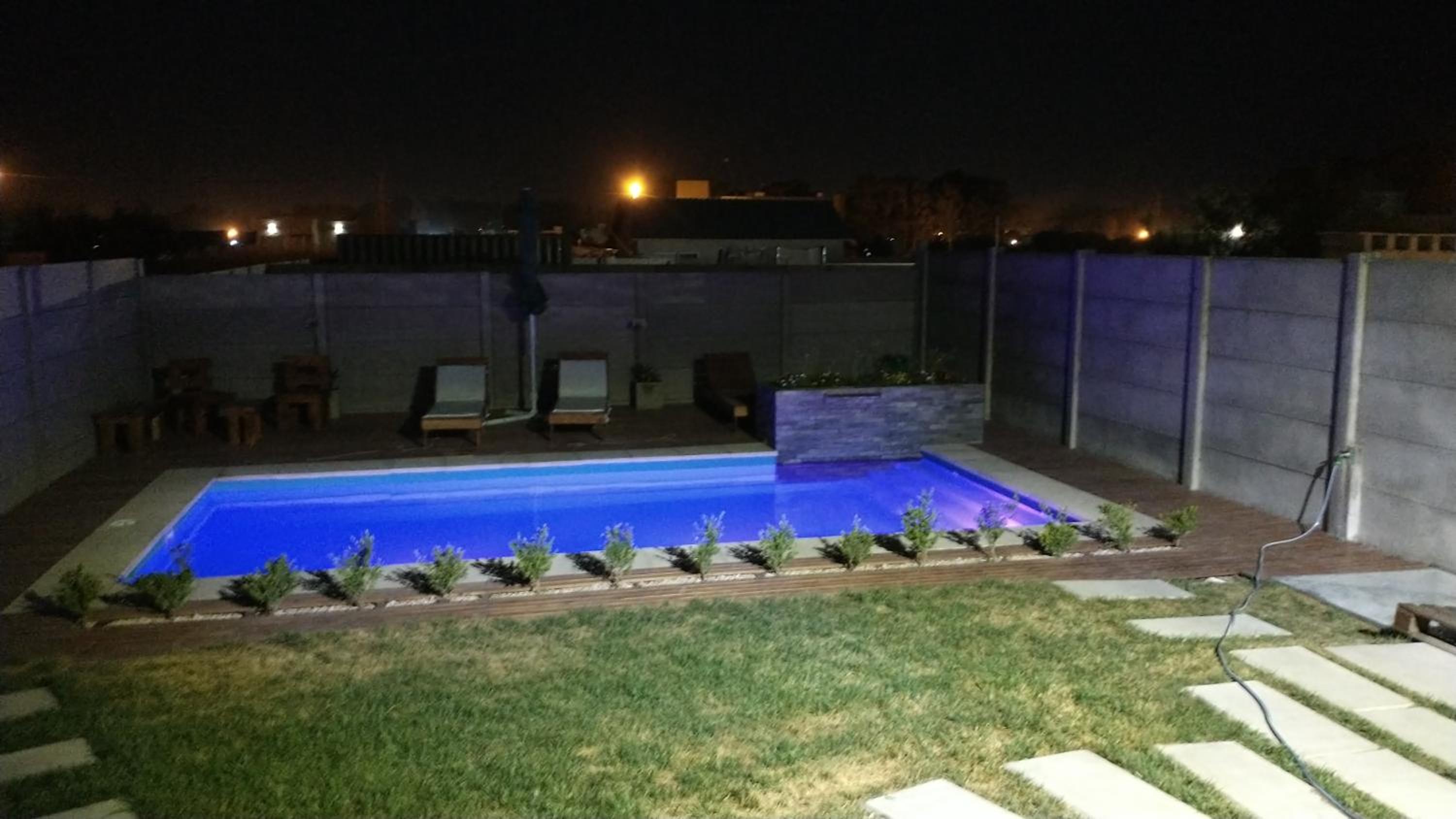 Duplex familiar con pileta en zona parque
