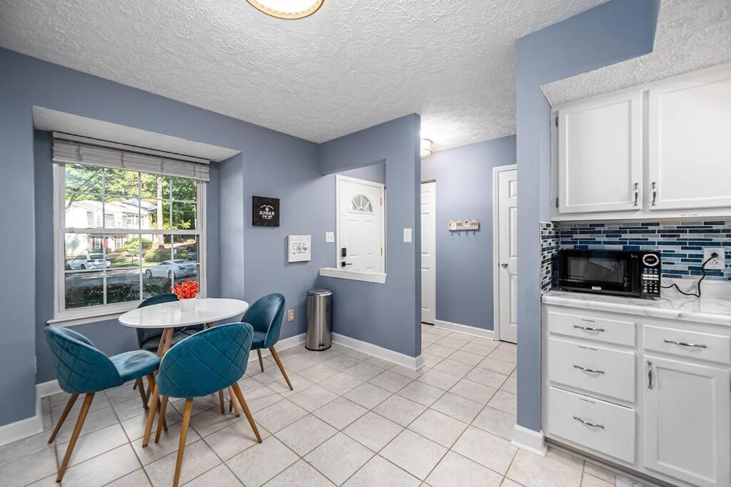 Cozy End Unit Townhouse 1 Mile from Downtown Cary - Property Image 30