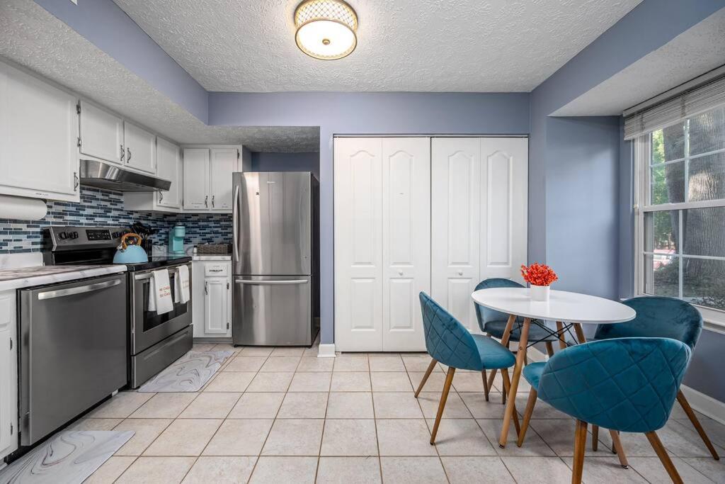 Cozy End Unit Townhouse 1 Mile from Downtown Cary - Property Image 18
