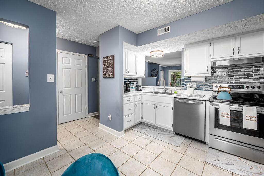 Cozy End Unit Townhouse 1 Mile from Downtown Cary - Property Image 7