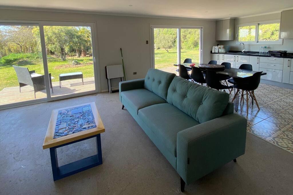 Moderna casa nueva en hermosa y soleada parcela
